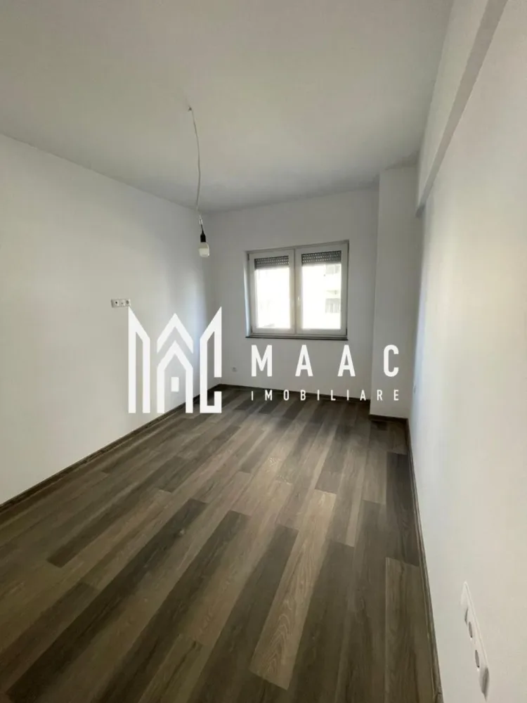 Apartament 2 camere | Etaj1 | Balcoane | Parcare | D.Stanca - MAAC Imobiliare vă prezintă spre vânzare un apartament modern cu 2 camere, situat la etajul 1, în zona Doamna Stanca.

Caracteristici:
Suprafață utilă: 61 mp, decomandat
Compartimentare: hol de intrare, bucatarie separata cu iesire pe unul din cele 2 balcoane, living cu iesire in al doilea balcon, dormitor si baie dotata cu cada si geam de aerisire.
Etaj: 1
An construcție: 2023
Bloc izolat termic, dotat cu lift.

Dotări și finisaje:
Centrală termică proprie
Încălzire prin pardoseală
Ferestre PVC cu geam termopan
Ușă metalică la intrare
Pereți finisați cu vopsea lavabilă
Jaluzele electrice

Parcare și acces:
1 loc de parcare inclus
Parcare subterană, cu acces securizat pe bază de cartelă

Avantaje:
Construcție nouă
Zonă foarte bine conectată, aproape de Dedeman, Mega Image, mijloace de transport și magazine
Ideal pentru locuit sau investiție.

Pentru mai multe detalii precizati telefonic ca ati vazut anuntul cu ID: CP2900251