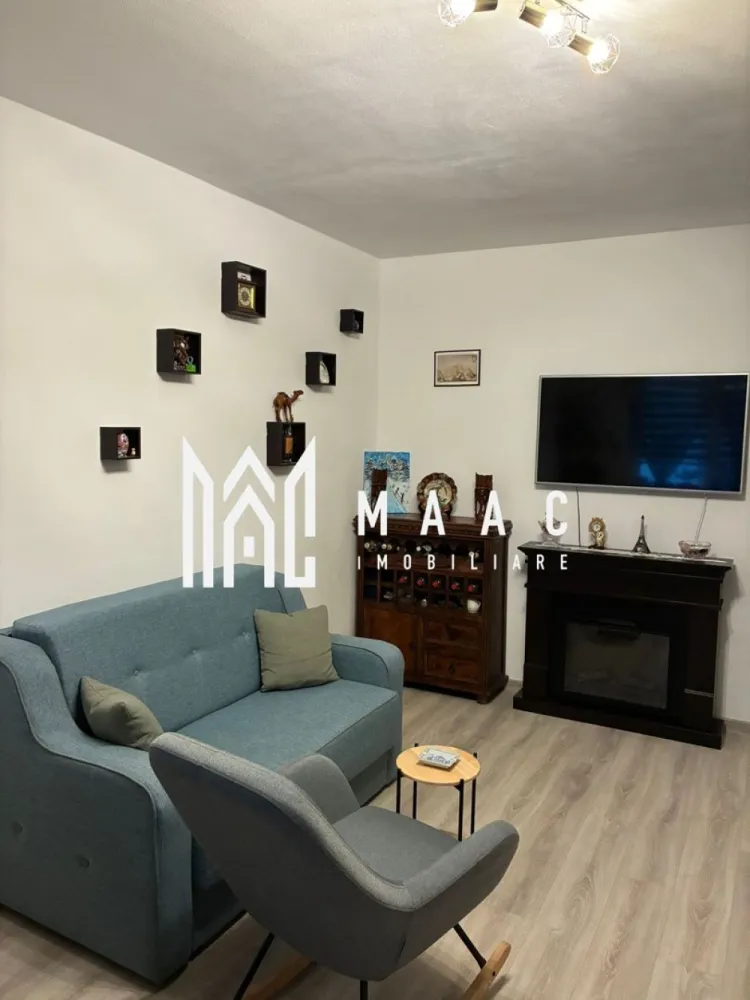 Apartament 3 camere | Etaj 2 | Balcon | Parcare | Mobilat - MAAC Imobiliare vă prezintă spre vânzare un apartament cu 3 camere, situat la etajul 2, în Șelimbăr, într-o zonă bine dezvoltată, cu acces facil către toate punctele de interes.

Caracteristici:
Apartament decomandat
Număr camere: 3
Etaj: 2 din 3
Suprafață utilă: 55 mp + balcon

Compartimentare:
Hol de acces
Living cu bucătărie open-space
2 dormitoare mobilate, dintre care unul cu ieșire pe balcon
Baie.

Dotări și finisaje:
Apartamentul se vinde complet mobilat și utilat, exact ca în poze
Bucătărie dotată cu plită, cuptor electric, hotă, mașină de spălat vase
Baie dotată cu cabină de duș și mașină de spălat rufe
Centrală termică proprie
Încălzire prin pardoseală.

Facilități și avantaje:
Loc de parcare inclus în preț
Apartament gata de mutare
Etaj intermediar
Ideal pentru familie sau investiție

Zonă și acces:
În apropiere se regăsesc magazine, școli, grădinițe, farmacii, stații de autobuz și alte facilități.

Pentru mai multe detalii precizati telefonic ca ati vazut anuntul cu ID: CP2901884