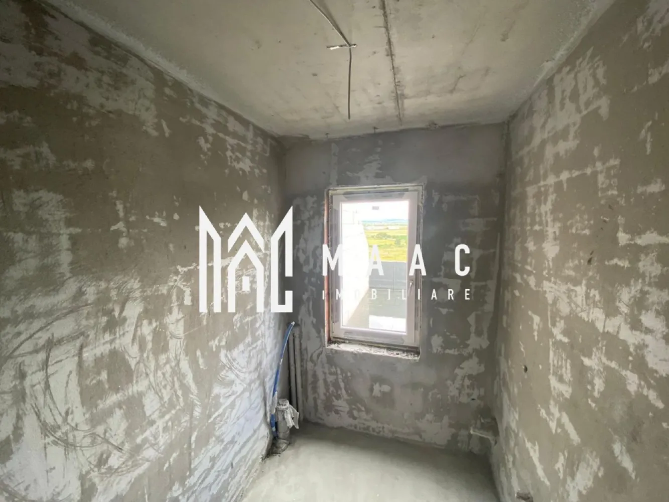 Direct dezvoltator | Apartament 2 camere | Etaj 1 | Calea Surii Mici - MAAC Imobiliare va prezinta un nou complex rezidential situat in zona Calea Surii Mici, in apropierea viitorului Spital Judetean. 

Apartamentul disponibil are o suprafata utila de 57.89 mp si un balcon de 4.76 mp, compartimentat in living generos cu bucatarie open-space de 31.18 mp, dormitor confortabil de 15.47 mp, baie moderna de 4.76 mp si hol de 1.54 mp.

Apartamentul se poate preda la stadiul de finisat la cheie astfel
- Gresie si faianta la alegerea clientului
- Obiecte sanitare la alegere
- Glafuri interior
- Parchet
- Prize si intrerupatoare
- Usi interioare
Pretul apartamentului la cheie este de 88.000 euro.

 Pentru mai multe informatii va invitam sa mentionati ID-ul anuntului: CP2067908