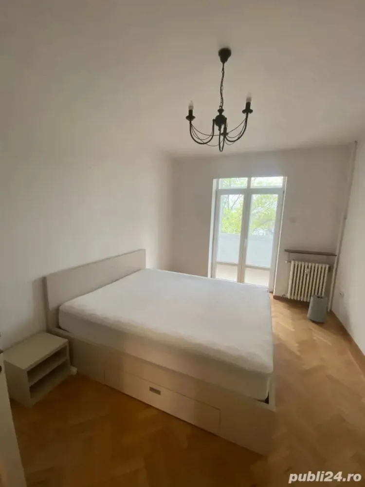 Particular, inchiriez Apartament de 2 camere, Str Calea Floreasca, vis a vis de blocurile One - Apartament 2 camere, mobilat, foarte curat, Livingul se mobileaza, saltea noua, 2 dresinguri, bucatarie utilata, aer conditionat + boxa 8 mp. Nu accept animale de companie, nu se fumeaza in apartament