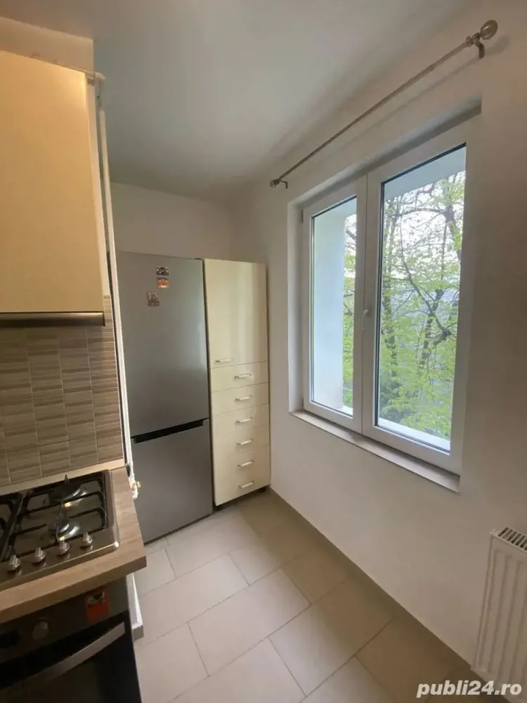 Particular, inchiriez Apartament de 2 camere, Str Calea Floreasca, vis a vis de blocurile One - Apartament 2 camere, mobilat, foarte curat, Livingul se mobileaza, saltea noua, 2 dresinguri, bucatarie utilata, aer conditionat + boxa 8 mp. Nu accept animale de companie, nu se fumeaza in apartament