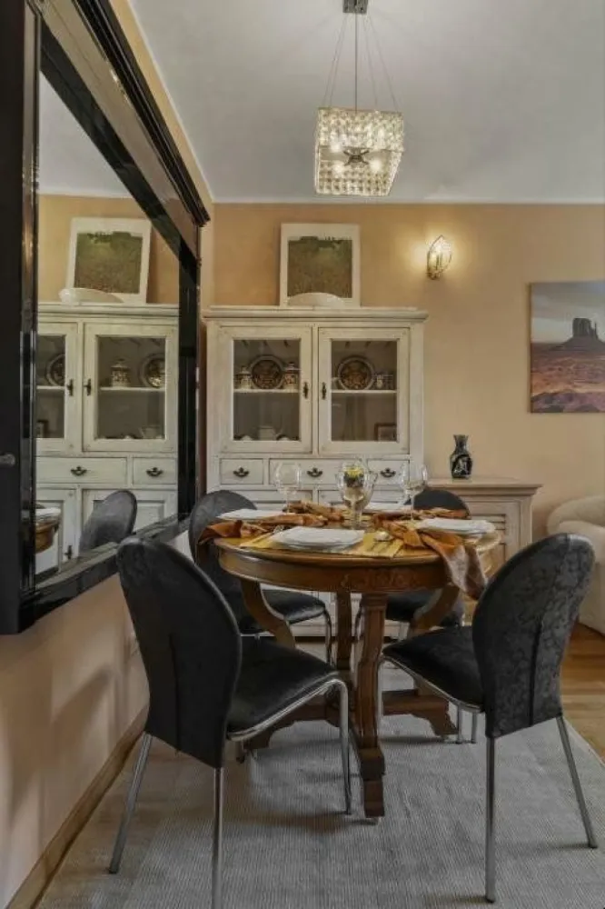 Apartament 2 cam decomandat, 50 mp + Boxa depozitare, Parc Cinema Floreasca - Apartament decomandat, 2 Camere, 50 mp, etajul 3/3 , elegant, Rafinat şi confortabil + Boxa depozitare. 

Localizat la parcul cinema Floreasca. Strada linistita inconjurata de multe Spatii Verzi.
Apartamentul este Nou amenajat, la prima Inchiriere.
Foarte luminos, ferestre Mari, orientare S-V

Cladire foarte solida cu pereti dubli de caramida si izolatie exterioara ce confera in mod natural, comfort termic sporit ( pastreaza racoarea sau caldura) - costuri mici la intretinere. 
Cladire discreta, curata şi liniştită. 
Boxa ( spatiu de depozitare)

Camerele bine proportionate, ferestre Mari si luminoase, tavan inalt, podele din lemn masiv, usi de interior elegante, vitrate/ securizate; Ambele camere dispun de Spatii optime de dormit; canapeaua extensibila dispune de saltea confortabila pentru dormit permanent. 
 Camerele, Mobilate cu rafinament si eleganta, ofera un ambient placut, relaxant si confortabil 
Spatii de depozitare generoase.

Spatii de lucru. 

Bucataria mobilata complet, luminoasa, cu spatiu pentru luat masa, utilata cu electrocasnice din otel inoxidabil ( plita, Hota, Cuptor, Frigider, prajitor, espressor..), set elegant, complet de vesela. 

WiFi, aer condiţionat cald/rece

Incredibla Zona de parcuri si lacuri cu restaurante sofisticate, cafenele, baruri si cluburi , supermarket, posta, situate la distante de mers pe jos. 
Zona de maximă siguranţă!
Centre medicale prestigioase la minima distanta de mers pe Jos.
Shopping Mall, Sali de sport, piste biciclete, supermarket, la distanţă de mers pe jos.

Statii de transport in Comun si metrou in imediata apropiere.

Parcare gratis in jurul cladirii. 
Gradina interioara creata de Forma U a cladirii.