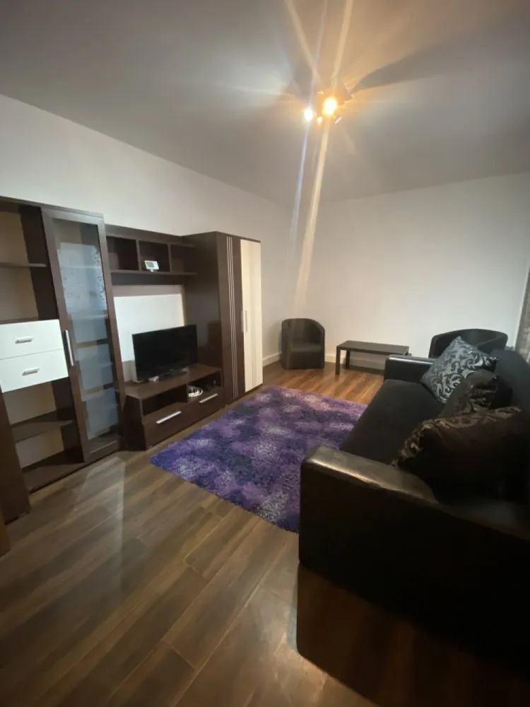 Dorobanti - Polona - Stefan cel Mare - Metrou - Apartament 2 camere decomandat, 55 mp, bloc 1980, P/8 - Parter Inalt (peste nivelul capului), vedere pe spatele blocului (ferit de galagie si trafic)

Complet mobilat si utilat

Bloc izolat si centrala termica noua

Metrou St cel Mare 4minute/300m

Nu se accepta: animale de companie, fumat in casa

Se accepta: inregistrare contract pentru deducere cheltuieli