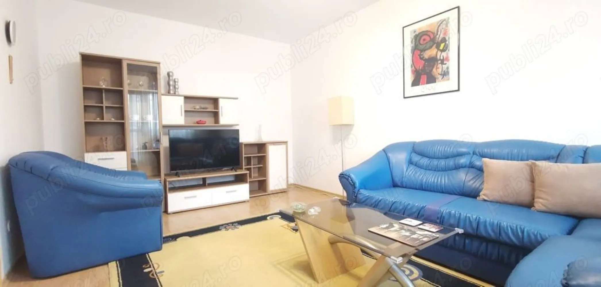 Proprietar Dorobanti Polona 2 camere decomandat renovat mobilat utilat cochet - Proprietar, va propun spre inchiriere un apartament cochet, decomandat, renovat recent, situat intr-un bloc de locuinte la intersectia Polona cu Stefan cel Mare.

Apartamentul este compus din living spatios, luminos si primitor, dormitor care asigura un somn odihnitor avand vedere in spate, ferit de zgomotul strazii, hol generos, baie cu dus ideala pentru diminetile rapide si dinamice, bucatarie moderna si practica, eficient organizata pentru a gati, camara cu rafturi pentru depozitare, balcon inchis si insorit perfect pentru un moment de liniste si relaxare si un dressing util in orice apartament. Este mobilat modern si echipat complet cu plita, cuptor, combina frigorifica, masina de spalat, microunde, toaster, aspirator,TV si 2 unitati de aer conditionat .

Apartamentul este intr-un bloc reabilitat termic in 2014, cu alte cuvinte este calduros si are costuri de intretinere foarte rezonabile. 

Pozitionarea la etajul 1 P+8 cu vedere spre spate catre Ambasada Turciei ii ofera potentialului chirias liniste si vedere catre o zona verde . Este unul din cele mai mari apartamente cu 2 camere din zona.

Locatie excelenta la cateva minute de metrou Stefan cel Mare si alte mijloace de transport in comun, acces facil la supermarketuri, restaurante, cafenele, farmacii, banci etc
Totul la o chirie de numai 650 Euro luna!