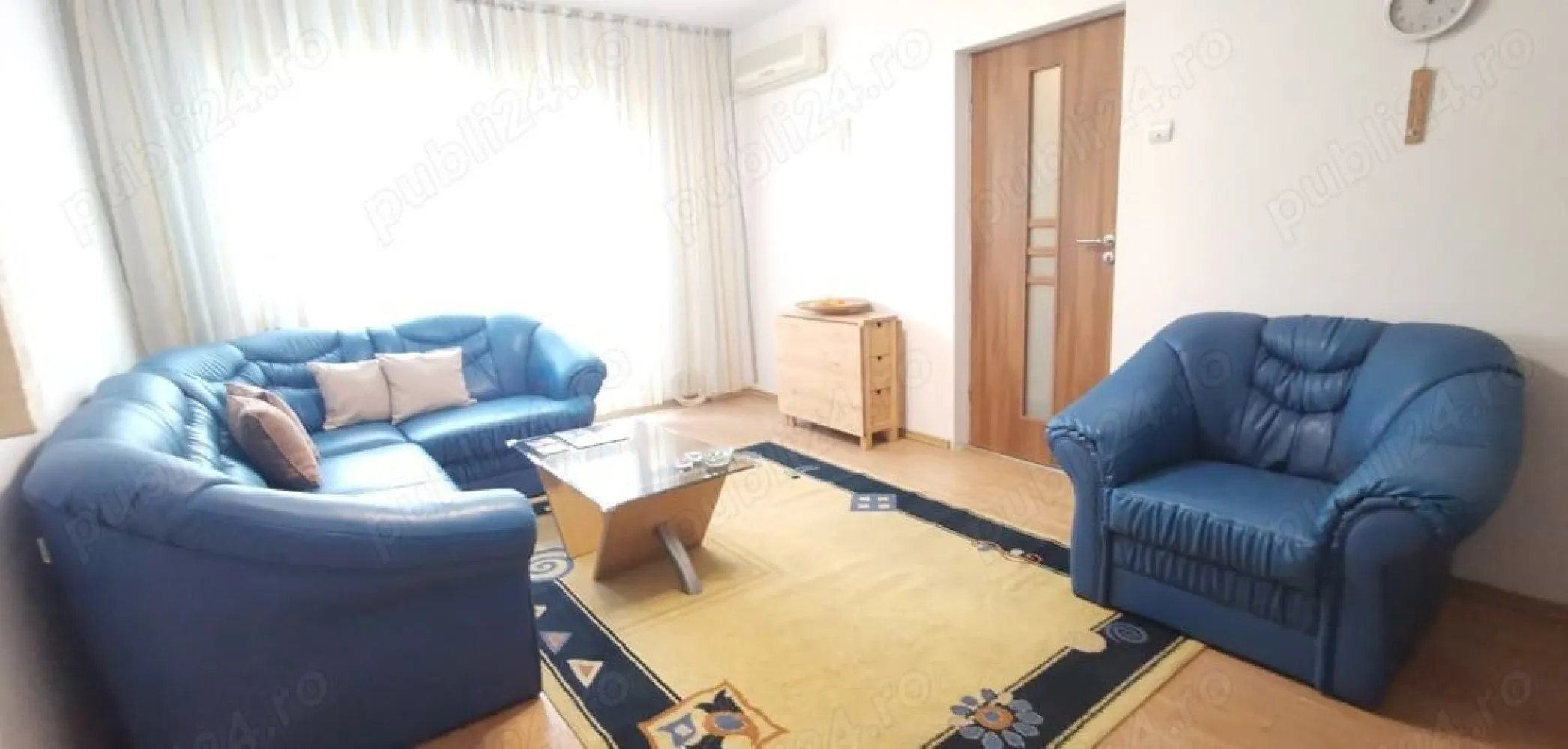Proprietar Dorobanti Polona 2 camere decomandat renovat mobilat utilat cochet - Proprietar, va propun spre inchiriere un apartament cochet, decomandat, renovat recent, situat intr-un bloc de locuinte la intersectia Polona cu Stefan cel Mare.

Apartamentul este compus din living spatios, luminos si primitor, dormitor care asigura un somn odihnitor avand vedere in spate, ferit de zgomotul strazii, hol generos, baie cu dus ideala pentru diminetile rapide si dinamice, bucatarie moderna si practica, eficient organizata pentru a gati, camara cu rafturi pentru depozitare, balcon inchis si insorit perfect pentru un moment de liniste si relaxare si un dressing util in orice apartament. Este mobilat modern si echipat complet cu plita, cuptor, combina frigorifica, masina de spalat, microunde, toaster, aspirator,TV si 2 unitati de aer conditionat .

Apartamentul este intr-un bloc reabilitat termic in 2014, cu alte cuvinte este calduros si are costuri de intretinere foarte rezonabile. 

Pozitionarea la etajul 1 P+8 cu vedere spre spate catre Ambasada Turciei ii ofera potentialului chirias liniste si vedere catre o zona verde . Este unul din cele mai mari apartamente cu 2 camere din zona.

Locatie excelenta la cateva minute de metrou Stefan cel Mare si alte mijloace de transport in comun, acces facil la supermarketuri, restaurante, cafenele, farmacii, banci etc
Totul la o chirie de numai 650 Euro luna!