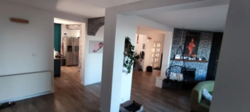 BRASADAS vinde casa cu 7 camere si teren 890mp în Decebal.