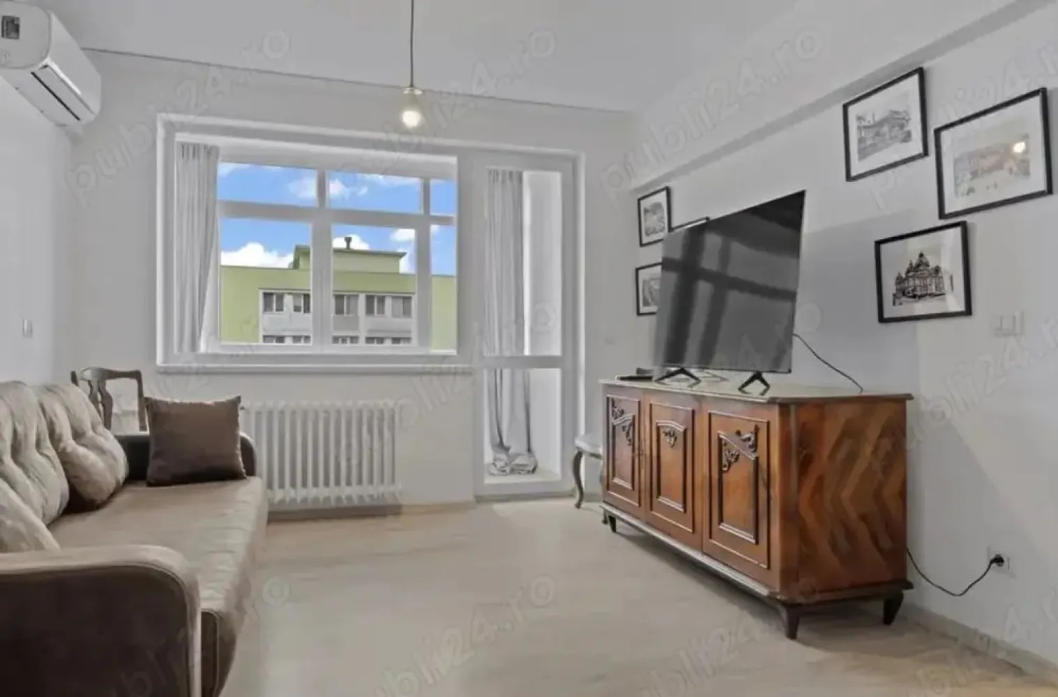 BRASADAS închiriază ap 2 cam 5/8 Marasesti - Cantemir - Agenția imobiliara BRASADAS închiriază apartament cu 2 camere 50mp. cu balcon, decomandat, recent renovat, situat între Unirii și Tineretului, 7min de metro, la etajul 5 din 8 in bloc termoizolat cu lift nou.

Luminos, curat, cu vecini liniștiți, si Mega la scara blocului.

Se închiriază mobilat și utilat. O parte din mobilier va fi înlocuit în curând inaintea venirii chiriasului. Include aer condiționat, TV, mașină de spălat, cuptor, aragaz.

Contract ANAF pe minim 1 an. Chirie: 550 euro. Se solicită o lună avans + o lună garanție.

Pentru mai multe oferte accesați www.brasadas.com.