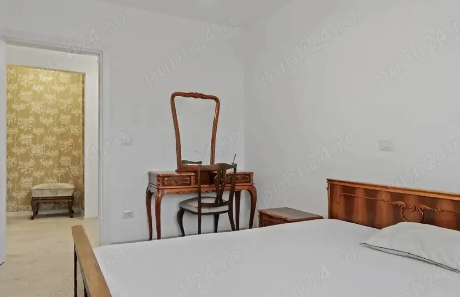 BRASADAS închiriază ap 2 cam 5/8 Marasesti - Cantemir - Agenția imobiliara BRASADAS închiriază apartament cu 2 camere 50mp. cu balcon, decomandat, recent renovat, situat între Unirii și Tineretului, 7min de metro, la etajul 5 din 8 in bloc termoizolat cu lift nou.

Luminos, curat, cu vecini liniștiți, si Mega la scara blocului.

Se închiriază mobilat și utilat. O parte din mobilier va fi înlocuit în curând inaintea venirii chiriasului. Include aer condiționat, TV, mașină de spălat, cuptor, aragaz.

Contract ANAF pe minim 1 an. Chirie: 550 euro. Se solicită o lună avans + o lună garanție.

Pentru mai multe oferte accesați www.brasadas.com.