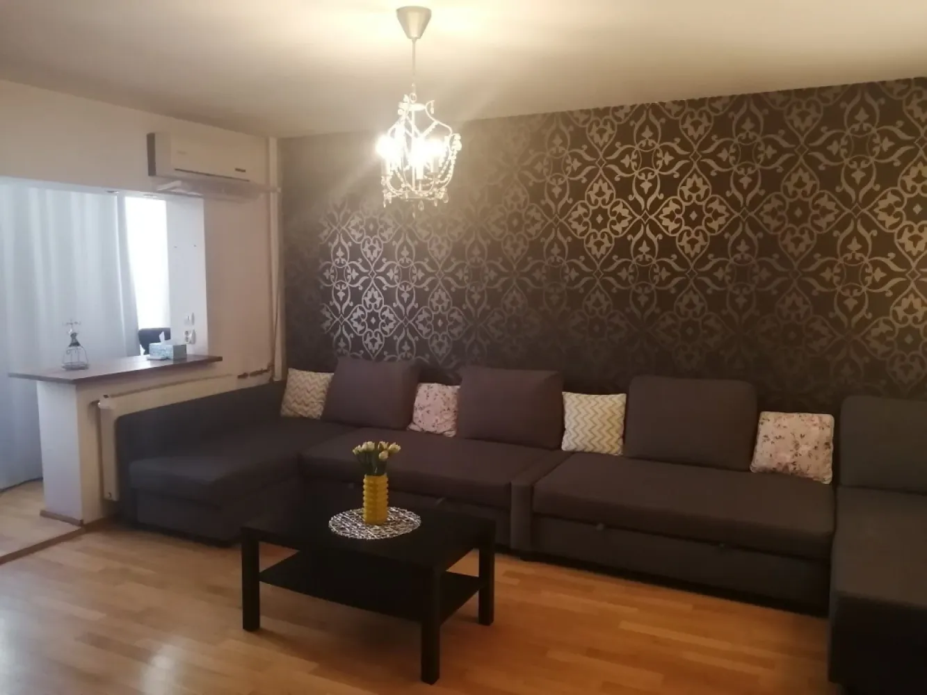 Ap de închiriat 2 cam - Ofer spre închiriere ap 2cam confort 1 la preț de 400 Euro, et 1, complect mobilat și utilat, centrala proprie, mașină spălat vase, aer condiționat, scara liniștită, bloc înconjurat de centre comerciale, 10 min de piață Unirii. Solicit garanție 2 luni! Doar închirieri pe termen lung!