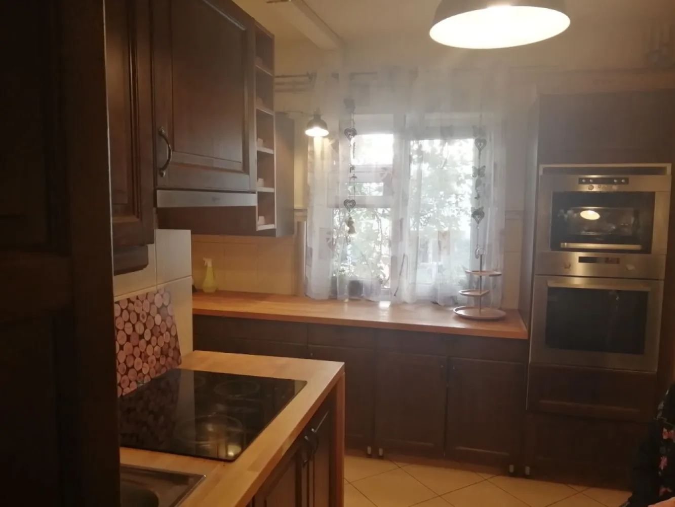 Ap de închiriat 2 cam - Ofer spre închiriere ap 2cam confort 1 la preț de 400 Euro, et 1, complect mobilat și utilat, centrala proprie, mașină spălat vase, aer condiționat, scara liniștită, bloc înconjurat de centre comerciale, 10 min de piață Unirii. Solicit garanție 2 luni! Doar închirieri pe termen lung!