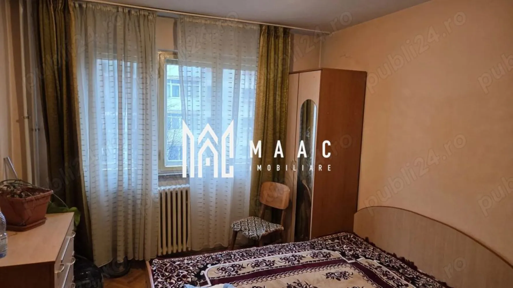 Apartament | 2 camere | Ostroveni | Lift - MAAC Imobiliare vă propune spre vânzare un apartament cu 2 camere, decomandat, situat în cartierul Ostroveni, în imediata apropiere a Bulevardului Dem Rădulescu, zonă foarte bine cotată și ușor accesibilă.

Apartamentul este amplasat la etajul 5 din 10, într-un imobil dotat cu lift, și are o suprafață totală de 59 mp, respectiv 55 mp utili. Compartimentarea este practică și eficientă, oferind un confort optim pentru viitorii proprietari.

Locuința beneficiază de finisaje clasice, iar principalul avantaj îl reprezintă faptul că poate fi amenajată și personalizată după bunul plac, devenind astfel „acasă” exact așa cum vă doriți.

Zona oferă acces rapid către puncte de interes precum magazine, mijloace de transport, școli, centre comerciale și spații verzi, fiind ideală atât pentru locuit, cât și pentru investiție.

Pentru mai multe detalii sau pentru programarea unei vizionări, MAAC Imobiliare vă stă cu drag la dispoziție.

ID: CP2903819