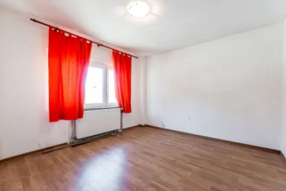 VANDUT! Apartament 2 camere, decomandat | Str Banul Maracine