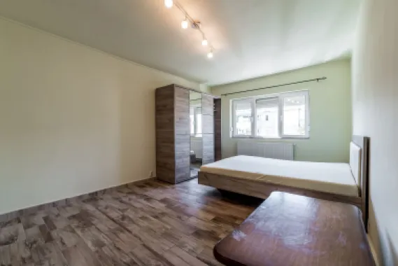 REZERVAT! Ap 2 camere, renovat, 2 balcoane. Cartier Alfa Arad