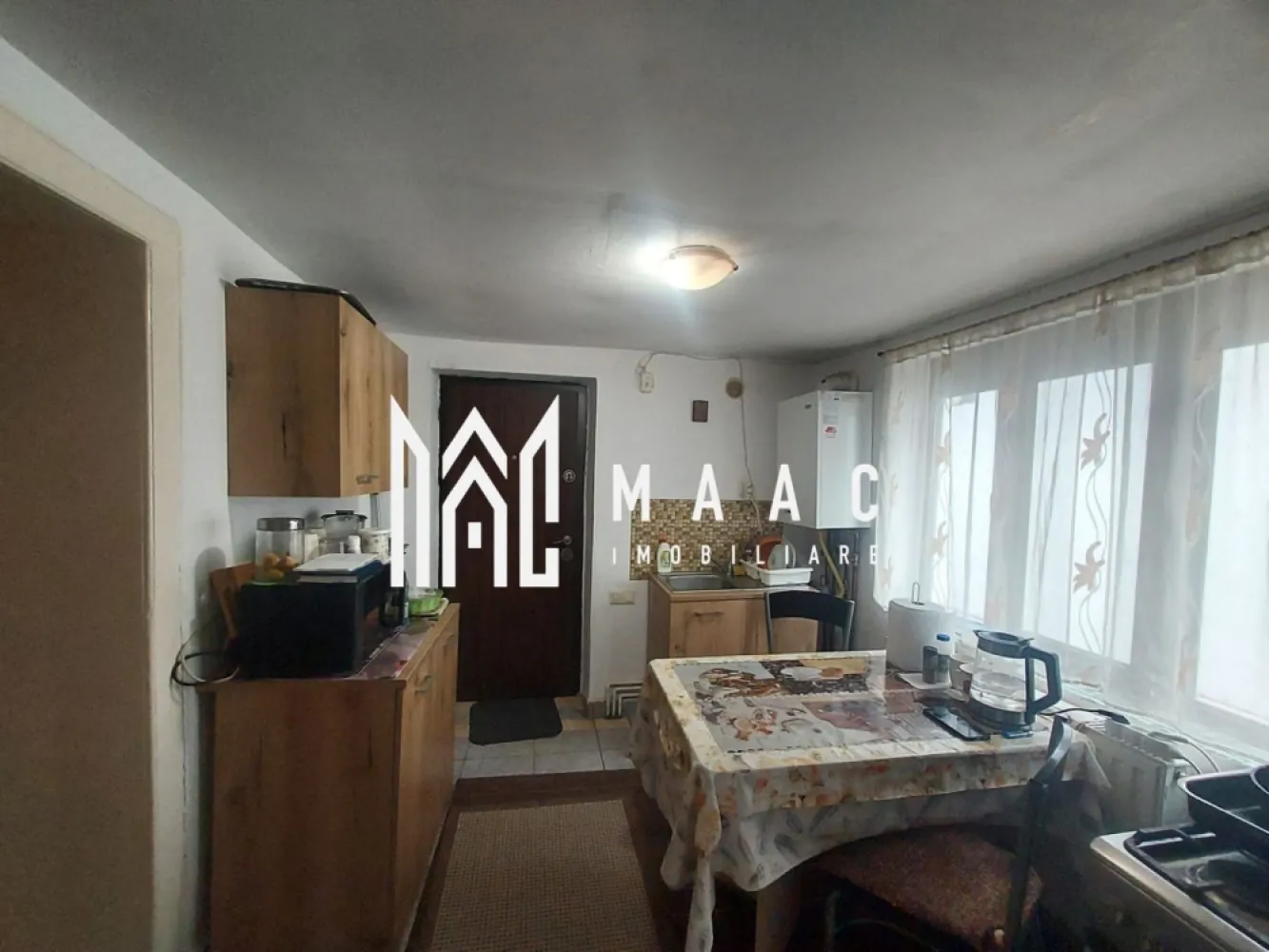 Casa individuala | 71 MPU | 525 MP Teren | Gusterita - MAAC Imobiliare vă propune spre vânzare o casă individuală situată în zona Gușterița din Sibiu, într-un cartier liniștit și în plină dezvoltare, ideal pentru cei care își doresc intimitate, curte proprie și acces rapid către oraș.

Proprietatea este amplasată pe un teren de 525 mp și are o suprafață utilă de 71 mp, fiind compartimentată eficient în 3 camere, oferind un spațiu practic, ușor de adaptat nevoilor unei familii sau pentru utilizare ca locuință de vacanță.

Compartimentare:
-3 camere
-spații funcționale pentru organizare eficientă

Casa beneficiază de curte generoasă, cu multiple posibilități de amenajare:
-grădină
-zonă de relaxare
-spațiu pentru parcare
-posibilitate de extindere ulterioară a construcției

Zona Gușterița oferă un cadru plăcut de locuit, aer curat și liniște, cu acces facil către centrul orașului și principalele puncte de interes din Sibiu, ceea ce transformă această proprietate într-o oportunitate potrivită pentru locuire sau investiție.

Pentru mai multe detalii și programarea unei vizionări vă rugăm să menționați la telefon numărul CP2901488.