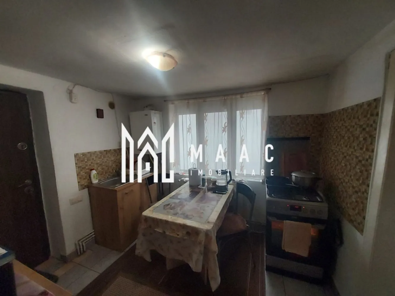 Casa individuala | 71 MPU | 525 MP Teren | Gusterita - MAAC Imobiliare vă propune spre vânzare o casă individuală situată în zona Gușterița din Sibiu, într-un cartier liniștit și în plină dezvoltare, ideal pentru cei care își doresc intimitate, curte proprie și acces rapid către oraș.

Proprietatea este amplasată pe un teren de 525 mp și are o suprafață utilă de 71 mp, fiind compartimentată eficient în 3 camere, oferind un spațiu practic, ușor de adaptat nevoilor unei familii sau pentru utilizare ca locuință de vacanță.

Compartimentare:
-3 camere
-spații funcționale pentru organizare eficientă

Casa beneficiază de curte generoasă, cu multiple posibilități de amenajare:
-grădină
-zonă de relaxare
-spațiu pentru parcare
-posibilitate de extindere ulterioară a construcției

Zona Gușterița oferă un cadru plăcut de locuit, aer curat și liniște, cu acces facil către centrul orașului și principalele puncte de interes din Sibiu, ceea ce transformă această proprietate într-o oportunitate potrivită pentru locuire sau investiție.

Pentru mai multe detalii și programarea unei vizionări vă rugăm să menționați la telefon numărul CP2901488.