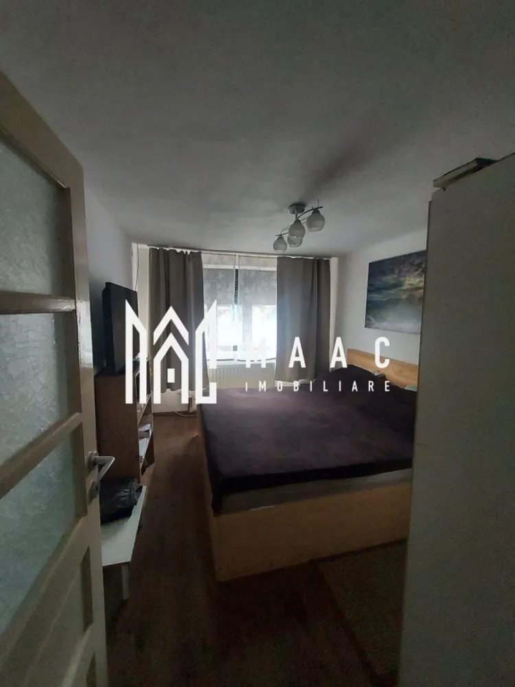Casa individuala | 71 MPU | 525 MP Teren | Gusterita - MAAC Imobiliare vă propune spre vânzare o casă individuală situată în zona Gușterița din Sibiu, într-un cartier liniștit și în plină dezvoltare, ideal pentru cei care își doresc intimitate, curte proprie și acces rapid către oraș.

Proprietatea este amplasată pe un teren de 525 mp și are o suprafață utilă de 71 mp, fiind compartimentată eficient în 3 camere, oferind un spațiu practic, ușor de adaptat nevoilor unei familii sau pentru utilizare ca locuință de vacanță.

Compartimentare:
-3 camere
-spații funcționale pentru organizare eficientă

Casa beneficiază de curte generoasă, cu multiple posibilități de amenajare:
-grădină
-zonă de relaxare
-spațiu pentru parcare
-posibilitate de extindere ulterioară a construcției

Zona Gușterița oferă un cadru plăcut de locuit, aer curat și liniște, cu acces facil către centrul orașului și principalele puncte de interes din Sibiu, ceea ce transformă această proprietate într-o oportunitate potrivită pentru locuire sau investiție.

Pentru mai multe detalii și programarea unei vizionări vă rugăm să menționați la telefon numărul CP2901488.