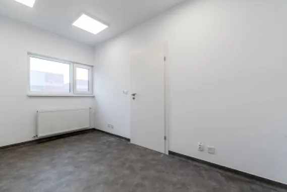4646 mp - Hala industriala de închiriat în Parc Industrial Arad