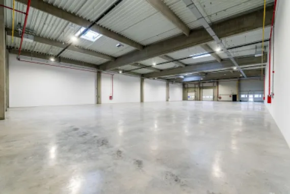 4646 mp - Hala industriala de închiriat în Parc Industrial Arad