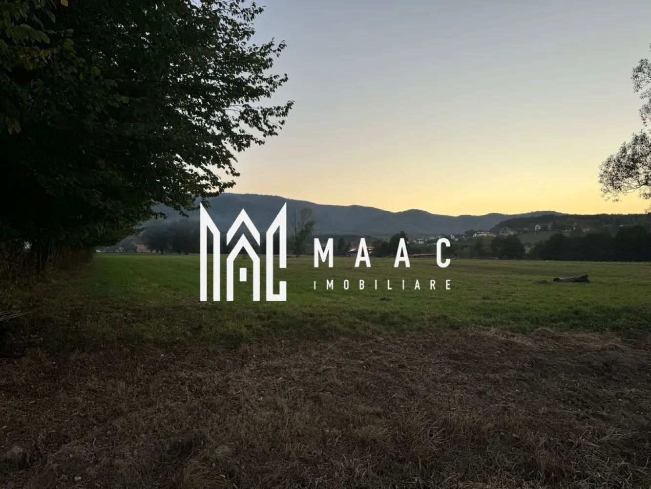 Teren | 1000 MP | Intravilan | Oportunitate investiție | Sadu - Tocile - MAAC Imobiliare vă propune spre vânzare un teren cu o suprafață de 1000 MP ,situat într-o zonă superbă, aflat în imediata apropiere a orașului.
 Proprietatea reprezintă o oportunitate excelentă atât pentru construcția unei locuințe individuale, cât și pentru o casă de vacanță, fiind amplasată într-un cadru natural liniștit care oferă o panoramă deosebită, ferit de agitație

Terenul se distinge printr-o deschidere generoasă la stradă de 18.5 metri liniari, caracteristică ce permite o configurare optimă a viitoarei construcții și a accesului auto. 

În ceea ce privește infrastructura, menționăm că rețelele de utilități se află în zona de proximitate a parcelei,dar dispune deja de:

canalizare trasă ,pentru curent momentan mai ușor ar fi montarea unor panouri fotovoltaice,

apă în proximitate

Conform datelor din Certificatul de Urbanism, terenul este pretabil pentru edificarea de locuințe individuale de tip urban sau case de vacanță cu regim mic de înălțime. 

Indicatorii urbanistici permit o dezvoltare eficientă a spațiului.

Regimul de înălțime admis oferă flexibilitate proiectului, fiind autorizabile construcții pe nivelurile Parter, Parter și Mansardă, Parter și Etaj sau, Parter, Etaj și Mansardă.

 Pentru programarea unei vizionări sau alte informații suplimentare , contactați-ne telefonic specificând ID: CP2881742.
