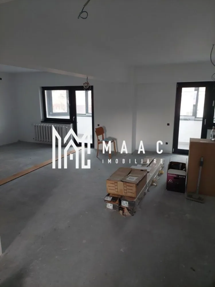 Apartament 3 camere | Calea lui Traian | Renovat - Apartament 3 camere, zonă centrală – Calea lui Traian, Râmnicu Vâlcea

MAAC Imobiliare vă propune spre vânzare un apartament spațios cu 3 camere, situat în zona centrală a municipiului Râmnicu Vâlcea, pe Calea lui Traian, una dintre cele mai căutate și bine cotate locații din oraș.

Apartamentul are o suprafață totală de 88 mp și o suprafață utilă de 78 mp, fiind compartimentat modern, cu living open-space și bucătărie, ideal pentru un stil de viață contemporan. Dispune de două grupuri sanitare, un real avantaj pentru confortul zilnic.

Imobilul a fost renovat complet, cu instalațiile electrice și sanitare schimbate, fiind pregătit pentru montarea centralei termice proprii (circuit realizat). Necesită doar ultimele detalii de finisare, oferind viitorului proprietar libertatea de a-l personaliza după propriul gust.

Este situat la etajul 4 din 4, cu acoperiș, ceea ce asigură protecție suplimentară și un plus de liniște. Locația centrală oferă acces rapid către instituții, magazine, școli, mijloace de transport și zone de interes ale orașului.

O proprietate ideală atât pentru locuit, cât și pentru investiție.

Pentru mai multe informații sau pentru programarea unei vizionări, vă invităm să contactați MAAC Imobiliare.

ID: CP2903925