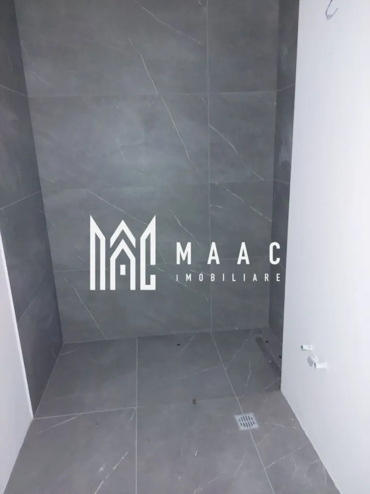 Apartament 3 camere | Calea lui Traian | Renovat - Apartament 3 camere, zonă centrală – Calea lui Traian, Râmnicu Vâlcea

MAAC Imobiliare vă propune spre vânzare un apartament spațios cu 3 camere, situat în zona centrală a municipiului Râmnicu Vâlcea, pe Calea lui Traian, una dintre cele mai căutate și bine cotate locații din oraș.

Apartamentul are o suprafață totală de 88 mp și o suprafață utilă de 78 mp, fiind compartimentat modern, cu living open-space și bucătărie, ideal pentru un stil de viață contemporan. Dispune de două grupuri sanitare, un real avantaj pentru confortul zilnic.

Imobilul a fost renovat complet, cu instalațiile electrice și sanitare schimbate, fiind pregătit pentru montarea centralei termice proprii (circuit realizat). Necesită doar ultimele detalii de finisare, oferind viitorului proprietar libertatea de a-l personaliza după propriul gust.

Este situat la etajul 4 din 4, cu acoperiș, ceea ce asigură protecție suplimentară și un plus de liniște. Locația centrală oferă acces rapid către instituții, magazine, școli, mijloace de transport și zone de interes ale orașului.

O proprietate ideală atât pentru locuit, cât și pentru investiție.

Pentru mai multe informații sau pentru programarea unei vizionări, vă invităm să contactați MAAC Imobiliare.

ID: CP2903925