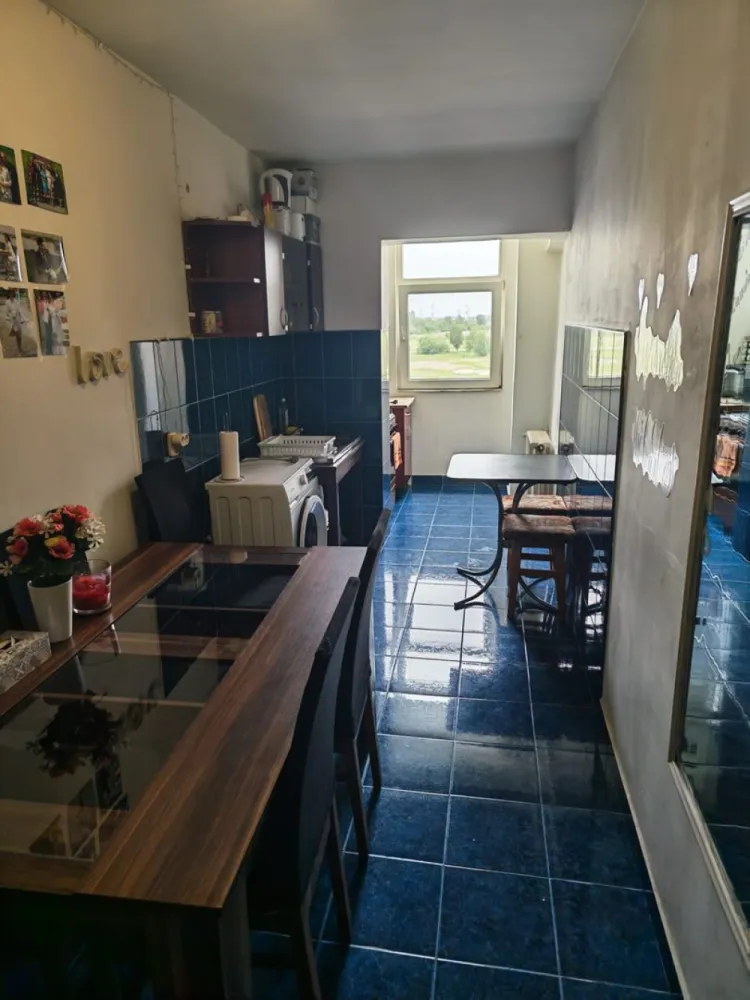 Garsoniera, 32 mp, Nufarul Oradea. 62 000 E. Comision 0 - De vanzare: garsoniera tip D pe str.Bumbacului,in spate la Profi zona Nufarul –Oradea, mobilata si utilata. 62 000 E. Comision 0

Apartamentul este poziționat la etajul 4 din 4 , cu o suprafața utila de 32 mp, de tip D.

Caracteristici principale:
• Suprafață utilă: 32 mp
• Compartimentare eficientă: hol, bucatarie, baie cu cada si dormitor.
• Încălzire de la rețeaua de termoficare a orașului (calorifere)
• Se vinde complet mobilat utilat cu :televizor, frigider, masina de spalat rufe, aragaz, geamuri termopan.
Vecinătăți și facilități în imediata apropiere:
• Lotus Mall, parcul Salca,McDonald's, supermarket-uri, magazine
• Mijloace de transport în comun
• scoli, gradinite
• locuri de parcare la liber in fata si spatele blocului Preț : 62.000€

Pentru mai multe informatii sau pentru vizionare, 0751 777 844 Madian Bosca