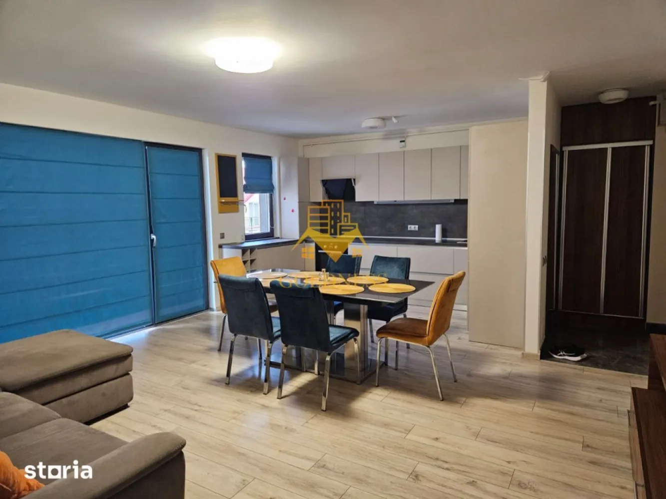 2 camere, Buna ziua, Calea Turzii, Grand Hotel Italia,Prima închiriere - GOLDNESS Imobiliare vă propune spre închiriere un apartament cu 2 camere complet mobilat și utilat, la etajul 3 într-un imobil de 5 etaje, în Cartierul Buna ziua.
Dispune de loc de parcare! Posibilitatea de al 2 lea.
Se află în apropierea stațiilor de transport în comun, magazine, restaurante, spații verzi, farmacii, etc. 

Apartamentul este compartimentat astfel:
 - dormitor cu pat matrimonial, dressing, noptiere
 - living cu canapea extensibilă 
 - bucătărie open space complet utilată și mobilată, loc de servit masa 
 - baie cu cada, calorifer port prosop și dulap pentru depozitare și uscător de rufe.
 - balcon 6mp.

Imobilul este dotat cu toate cele necesare- centrală proprie, frigider, aragaz, hotă, mașină de spălat haine și vase, etc. 

Dacă sunteți interesați de acest apartament și doriți să îl vizionați, dar și pentru alte oferte nu ezitați să ne contactați telefonic sau prin e-mail. Vă stăm la dispoziție!
Pentru intermediere se percepe un comision de 50% din prețul chiriei!