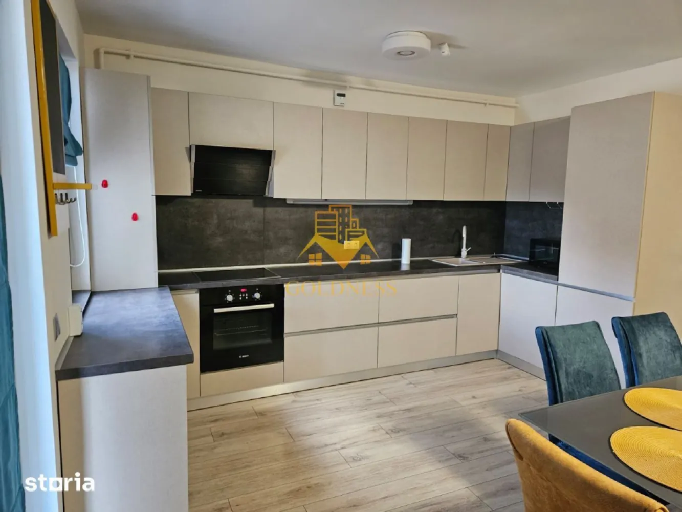2 camere, Buna ziua, Calea Turzii, Grand Hotel Italia,Prima închiriere - GOLDNESS Imobiliare vă propune spre închiriere un apartament cu 2 camere complet mobilat și utilat, la etajul 3 într-un imobil de 5 etaje, în Cartierul Buna ziua.
Dispune de loc de parcare! Posibilitatea de al 2 lea.
Se află în apropierea stațiilor de transport în comun, magazine, restaurante, spații verzi, farmacii, etc. 

Apartamentul este compartimentat astfel:
 - dormitor cu pat matrimonial, dressing, noptiere
 - living cu canapea extensibilă 
 - bucătărie open space complet utilată și mobilată, loc de servit masa 
 - baie cu cada, calorifer port prosop și dulap pentru depozitare și uscător de rufe.
 - balcon 6mp.

Imobilul este dotat cu toate cele necesare- centrală proprie, frigider, aragaz, hotă, mașină de spălat haine și vase, etc. 

Dacă sunteți interesați de acest apartament și doriți să îl vizionați, dar și pentru alte oferte nu ezitați să ne contactați telefonic sau prin e-mail. Vă stăm la dispoziție!
Pentru intermediere se percepe un comision de 50% din prețul chiriei!