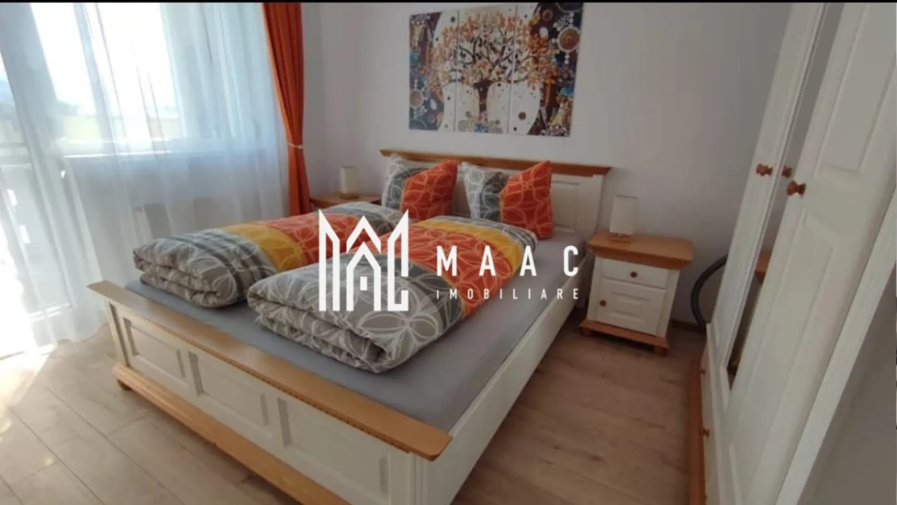 Apartament 2 camere I Turnișor I Vedere Panoramică - MAAC Imobiliare vă propune spre vânzare un apartament modern, situat în cartierul Turnișor – Sibiu, într-un imobil nou, finalizat în 2023, dotat cu lift și construit la standarde actuale de confort.

Apartamentul este amplasat la etajul 3 și beneficiază de vedere frumoasă către munți, oferind lumină naturală și un ambient plăcut.

Detalii proprietate:

Suprafață utilă: 37 mp

Compartimentare practică și luminoasă

Loc de parcare inclus

🏡 Se vinde complet mobilat și utilat, exact ca în poze:

Mobilier premium din lemn masiv

Bucătărie realizată la comandă, cu spații de depozitare optimizate

Electrocasnice incluse: plită electrică, hotă, frigider combi, cuptor cu microunde, mașină de spălat vase, aparat de cafea

Baie cu geam pentru aerisire naturală, dotată cu mașină de spălat cu uscător

Rulouri la geamuri pentru confort termic și intimitate

Finisaje moderne, stare excelentă – gata de mutare

Apartamentul este ideal atât pentru locuință proprie, cât și pentru investiție (închiriere), fiind situat într-o zonă liniștită, cu acces rapid către oraș, magazine și mijloace de transport.

📸 Se vinde exact ca în poze.

Pentru mai multe detalii și vizionări, precizati telefonic ca ati vazut anuntul cu ID: CP2904015