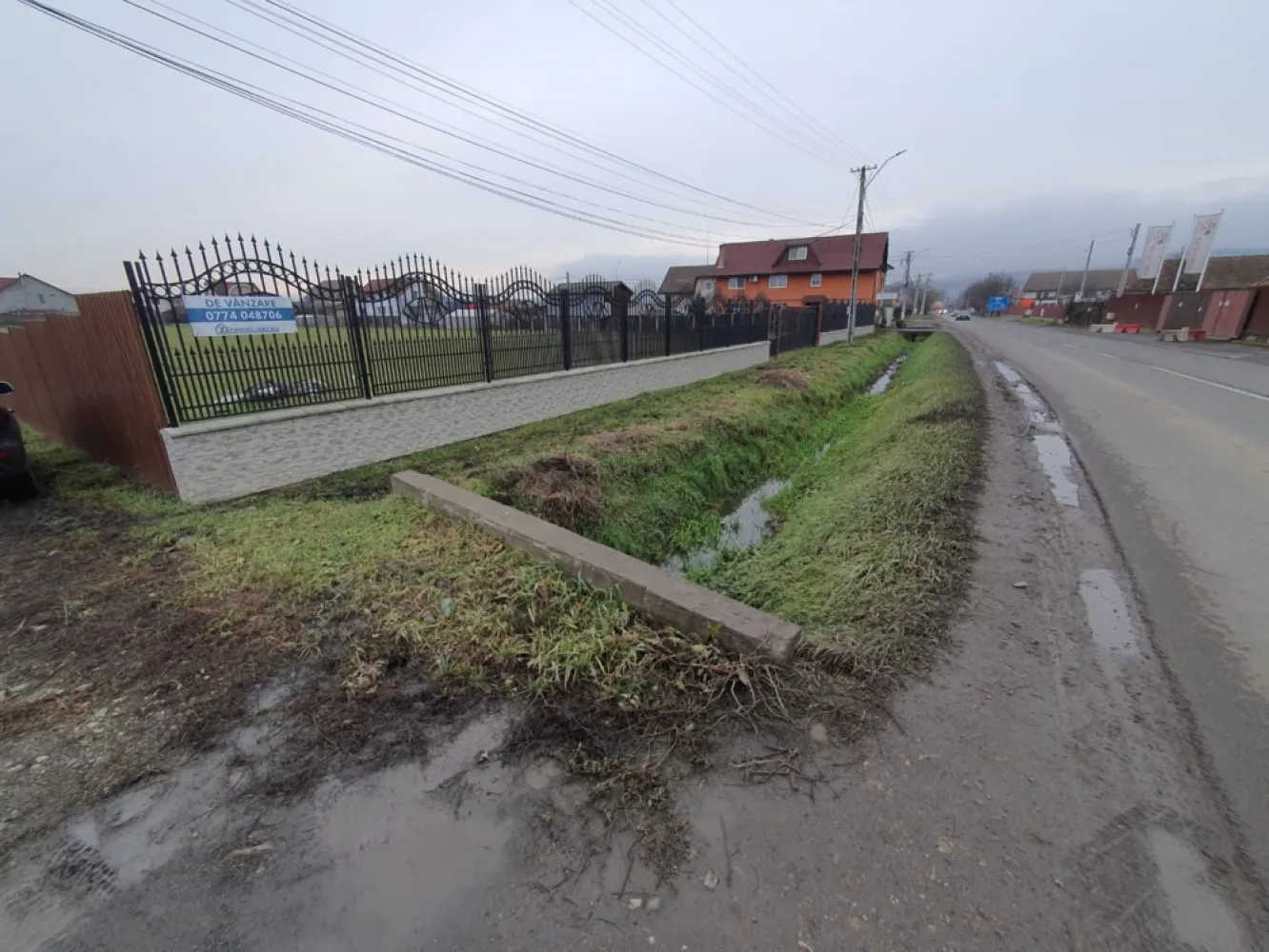Teren 6.130 mp. deschidere la 2 drumuri 110 euro mp - De vânzare 6.130 mp. de teren intravilan în Sâncraiu de Mures, cu deschidere la 2 drumuri, .
Terenul se vinde la pretul de 680.000 euro negociabil.
Contact 0774048706 Bogdan
Dacă vă place această ofertă - sau pentru alte informații sunați la numărul de contact din anunț! 0774048706 Bogdan
Compania Zap Imobiliare vă pune la dispoziție toate informațiile, actele și documentele necesare alături de asistență și consiliere permanentă până la finalizarea achiziției imobiliare. Ne dorim să îți oferim cea mai plăcută experiență.