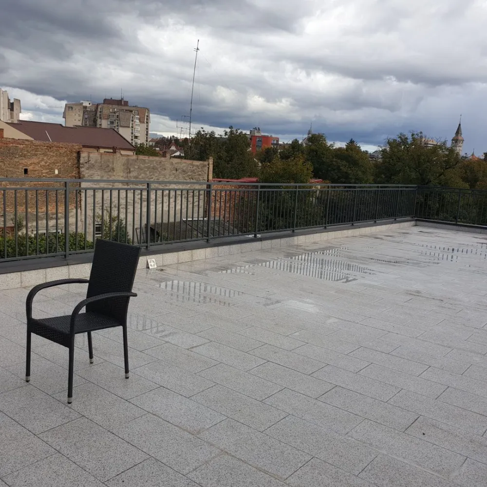Spațiu de birouri de 95 mp + terasa 90 mp zona Centrala