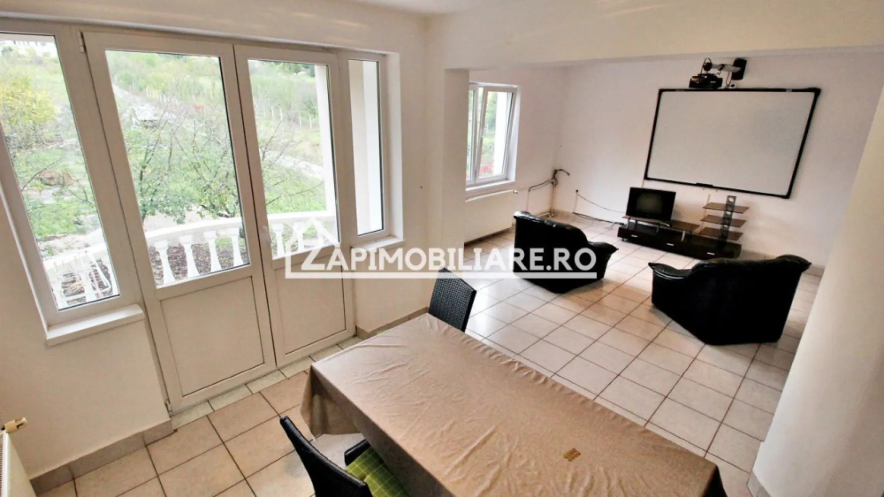 Cazare muncitori 10 camere,3 bucătării,5 băi,10.000 mp teren - De închiriat casă cu 3 nivele 10 camere , 5 băi, 3 bucătării, amplasată pe 10.000 mp teren pe care se poate amenaja ce doreste chiriasul.,situat în Corunca,ideal pentru sedii firme, punct de lucru, cabinet medical, cazare muncitori, 40 ei / zi plus Utilitați 
Detalii:
- centrală termică, calorifere, geamuri termopan.
- la demisol 3 camere , 1 baie, 1 bucătărie, 1 terasă
- la parter 4 camere,1 bucătărie, 1 terasă, 1 living
- 1 la etaj 3 camere 1 bucătarie, 1 living, 2 băi
- 2 terase
- 2 intrări
- 1000 mp teren
- posibilitate parcare 15 masini
- pret cazare muncitori 40 lei /zi plus Utilitați 
- posibilitate de inchiriere si cate 1 etaj
-----------------------------------------------------------------------------------------------------------------------------------------
Comisionul perceput este de 50% din valoarea primei chirii.Și se percepe o singură dată!
Acest anunț nu corespunde cerințelor tale? Sună la numărul afișat în anunț și unul dintre agenții noștri te va ajuta cu alte oferte personalizate în funcție de cerințele tale.