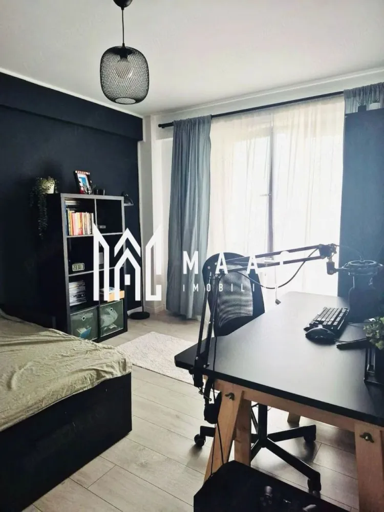 Apartament 3 camere decomandat | Ostroveni, Râmnicu Vâlcea | 109 mp, parcare - Apartament cu 3 camere decomandat, 109 mp utili, situat la etajul 2 al unui bloc boutique P+3 din zona Agrement Ostroveni, Râmnicu Vâlcea, finalizat în 2025 și pregătit pentru locuire.

Detalii proprietate:
• Suprafață utilă: 109 mp; suprafață construită: 130,8 mp
• Compartimentare: 3 camere, 2 dormitoare, 1 baie, 1 bucătărie
• Etaj 2 din 3, într-un imobil finalizat, cu structură din cărămidă
• Stare interioară: ultrafinisat
• Living cu bucătărie open-space de 48,23 mp
• Dormitor de 13,80 mp și dormitor matrimonial de 14,95 mp
• Dressing dedicat și hol de 4,56 mp
• 1 balcon și 1 loc de parcare

Zonă și acces:
Proprietatea este amplasată pe Bulevardul Dem Rădulescu, în zona Agrement Ostroveni, cu acces rapid către magazine, școli, grădinițe, farmacii, mijloace de transport și alte puncte de interes.

Pentru detalii suplimentare și programarea unei vizionări, contactează echipa MAAC Imobiliare și menționează Cod anunț CP3179432.