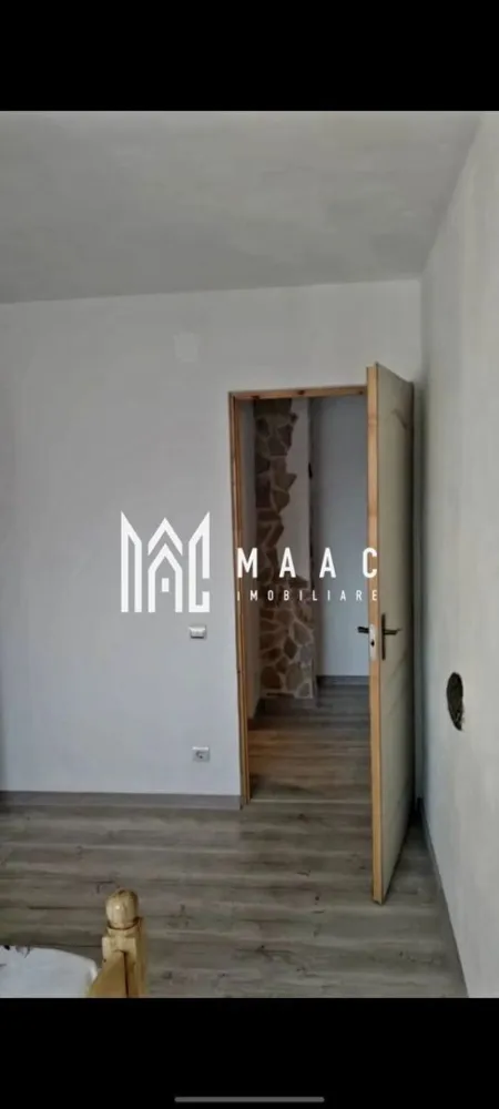Apartament 2 camere | Lenin Sud, Râmnicu Vâlcea | 52 mp, etaj 3, balcon - Apartament cu 2 camere de închiriat în Lenin Sud, Râmnicu Vâlcea, pe Bulevardul Tineretului, cu 52 mp utili, etaj 3 și balcon, potrivit pentru locuire urbană cu acces facil la puncte de interes.

Detalii proprietate:
• Suprafață utilă: 52 mp (suprafață construită 62,4 mp)
• Apartament cu 2 camere, 1 dormitor, 1 baie și 1 bucătărie
• Etaj 3 din 4, imobil finalizat, construit în 1977
• Structură din cărămidă
• Bucătărie open-space cu zonă de dining
• Balcon deschis
• Bucătărie mobilată și utilată, inclusiv frigider
• Ferestre cu geam termopan, parchet, calorifere în fiecare încăpere
• Baie cu cadă pe colț și calorifer portprosop

Localizare și acces:
Proprietatea este amplasată vis-a-vis de Colegiul Economic Râmnicu Vâlcea, într-o zonă cu acces rapid către școli, magazine, mijloace de transport și alte puncte de interes urbane.

Cod anunț CP3179508. Contactați echipa MAAC Imobiliare pentru detalii suplimentare și programarea unei vizionări.