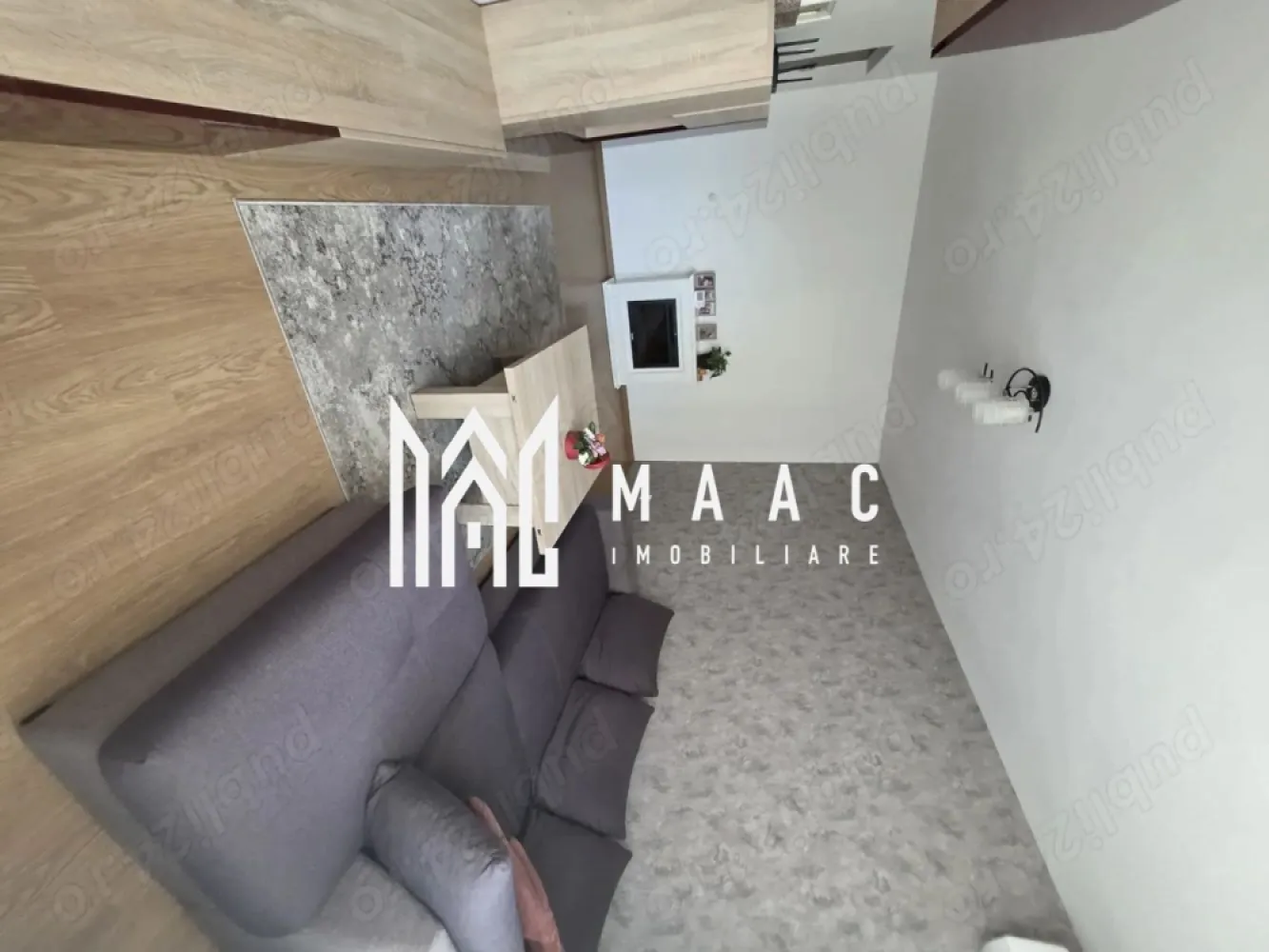 Apartament 3 camere decomandat | Ostroveni, Râmnicu Vâlcea | 70 mp, renovat - Apartament de vânzare cu 3 camere decomandat în Ostroveni, pe Bulevardul Tineretului din Râmnicu Vâlcea, renovat și pregătit pentru mutare.

Detalii proprietate:
• Suprafață utilă: 63 mp, suprafata totala 70 mp, suprafață construită: 84 mp
• Compartimentare: 3 camere, 2 dormitoare, 1 baie, 1 bucătărie, debară și balcon închis
• Etaj 1 din 10, apartament confort 1
• An construcție bloc: 1978, construcție finalizată
• Stare interioară: renovat
• Se vinde complet mobilat și utilat
• Instalație electrică refăcută integral
• Centrală termică nouă, montată în noiembrie 2025
• Aer condiționat și tâmplărie PVC cu geam termopan

Zona Ostroveni oferă acces rapid către școli, grădinițe, centre comerciale, farmacii, piață și stații pentru transportul în comun. Din balcon se vede direct Școala Gimnazială „Mihai Eminescu”, un avantaj pentru organizarea zilnică.

Cod anunț CP3180294. Contactați echipa MAAC Imobiliare pentru detalii suplimentare și programarea unei vizionări.