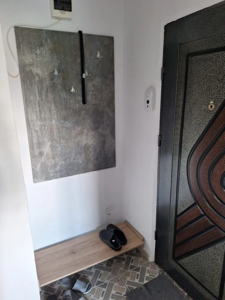 Regim hotelier, 2 camere, Micro 17, 200 lei/noapte - Se ofera spre inchiriere în regim hotelier un apartament modern cu 2 camere, situat în cartierul Micro 17, într-o zonă liniștită și accesibilă.
Apartamentul este complet mobilat și utilat, amenajat cu bun gust și oferă toate condițiile necesare pentru un sejur confortabil. Beneficiați de spații luminoase, mobilier modern și toate facilitățile necesare pentru a vă simți ca acasă.
- Living spațios
- Dormitor confortabil
- Bucătărie complet utilată
- Baie modernă
- Wi-Fi și TV
- Curățenie și confort garantate
Ideal pentru persoane aflate în interes de serviciu, turiști sau pentru sejururi de scurtă durată.
Tarif: 200 lei/noapte
Pentru rezervări și informații suplimentare, vă rugăm să ne contactați 0746.252.252 Liliana Ene, 0741.030291, Marilena Agentia Mag Invest.