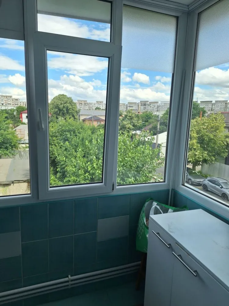 Regim hotelier, 2 camere, Micro 17, 200 lei/noapte - Se ofera spre inchiriere în regim hotelier un apartament modern cu 2 camere, situat în cartierul Micro 17, într-o zonă liniștită și accesibilă.
Apartamentul este complet mobilat și utilat, amenajat cu bun gust și oferă toate condițiile necesare pentru un sejur confortabil. Beneficiați de spații luminoase, mobilier modern și toate facilitățile necesare pentru a vă simți ca acasă.
- Living spațios
- Dormitor confortabil
- Bucătărie complet utilată
- Baie modernă
- Wi-Fi și TV
- Curățenie și confort garantate
Ideal pentru persoane aflate în interes de serviciu, turiști sau pentru sejururi de scurtă durată.
Tarif: 200 lei/noapte
Pentru rezervări și informații suplimentare, vă rugăm să ne contactați 0746.252.252 Liliana Ene, 0741.030291, Marilena Agentia Mag Invest.