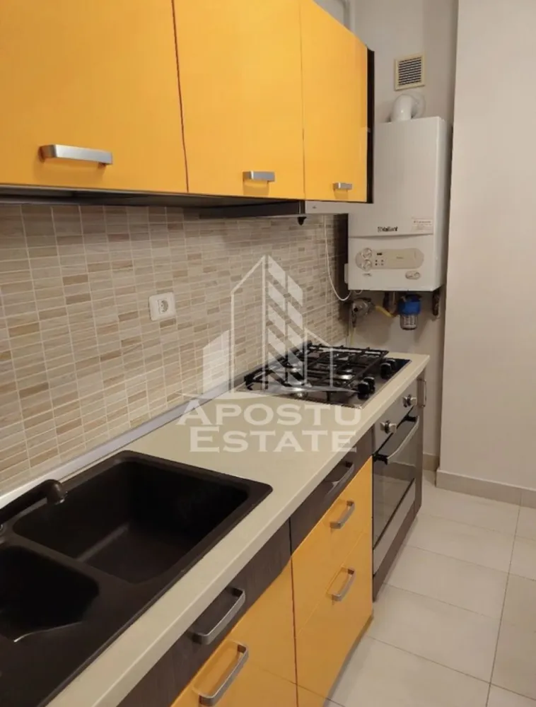 Apartament 2 camere de inchiriat ,Zona Torontalului , Iris , Timisoara - Agentia imobiliara APOSTU ESTATE va propune spre inchiriere un apartament cu 2 camere, spatios si luminos, situat in zona Torontalului ,o zona linistita si bine pozitionata din Timisoara, potrivit pentru cupluri,familii, sau studenti care isi doresc o locuinta unde sa se simta confortabil si cu acces facil catre scoli, statii de autobuz, supermarketuri , magazine de zona, parcuri.

Suprafata utila: 50 mp
Compartimentare eficienta:
-Hol de acces generos
-Bucatarie complet mobilata si utilata, cu loc de luat masa
-Living luminos si spatios
-Dormitor mobilat si utilat
-Baie prevazuta cu cada

Confort si facilitati:
-Incalzirea apartamentului: centrala proprie 
-Apartamentul este complet mobilat si utilat
-2 locuri de parcare incluse in pret 

Localizare:
-Timis,Timisoara, zona Torontalului – acces facil spre magazine, supermarketul Lidl, scoli, parcuri si mijloace de transport in comun.

Ideal pentru:
-Familii
-Cupluri
-Studenti

Pret chirie lunara: 500 euro 
Programeaza o vizionare pentru a-ti putea imagina viitorul aici!
ID intern: CP3178267