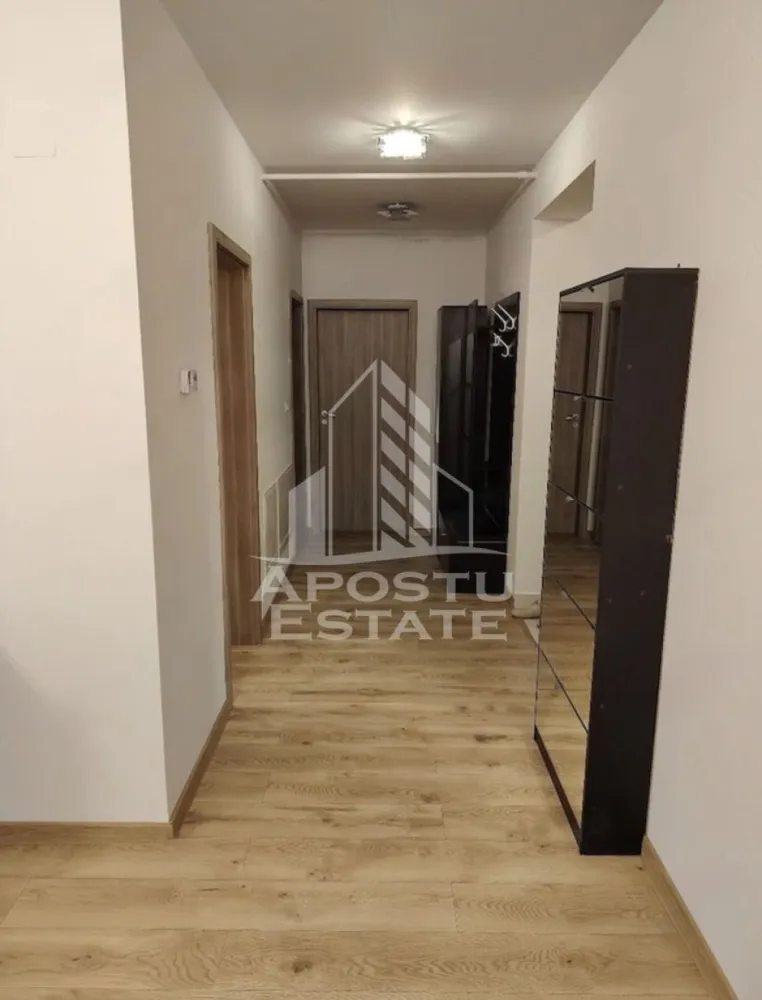 Apartament 2 camere de inchiriat ,Zona Torontalului , Iris , Timisoara - Agentia imobiliara APOSTU ESTATE va propune spre inchiriere un apartament cu 2 camere, spatios si luminos, situat in zona Torontalului ,o zona linistita si bine pozitionata din Timisoara, potrivit pentru cupluri,familii, sau studenti care isi doresc o locuinta unde sa se simta confortabil si cu acces facil catre scoli, statii de autobuz, supermarketuri , magazine de zona, parcuri.

Suprafata utila: 50 mp
Compartimentare eficienta:
-Hol de acces generos
-Bucatarie complet mobilata si utilata, cu loc de luat masa
-Living luminos si spatios
-Dormitor mobilat si utilat
-Baie prevazuta cu cada

Confort si facilitati:
-Incalzirea apartamentului: centrala proprie 
-Apartamentul este complet mobilat si utilat
-2 locuri de parcare incluse in pret 

Localizare:
-Timis,Timisoara, zona Torontalului – acces facil spre magazine, supermarketul Lidl, scoli, parcuri si mijloace de transport in comun.

Ideal pentru:
-Familii
-Cupluri
-Studenti

Pret chirie lunara: 500 euro 
Programeaza o vizionare pentru a-ti putea imagina viitorul aici!
ID intern: CP3178267