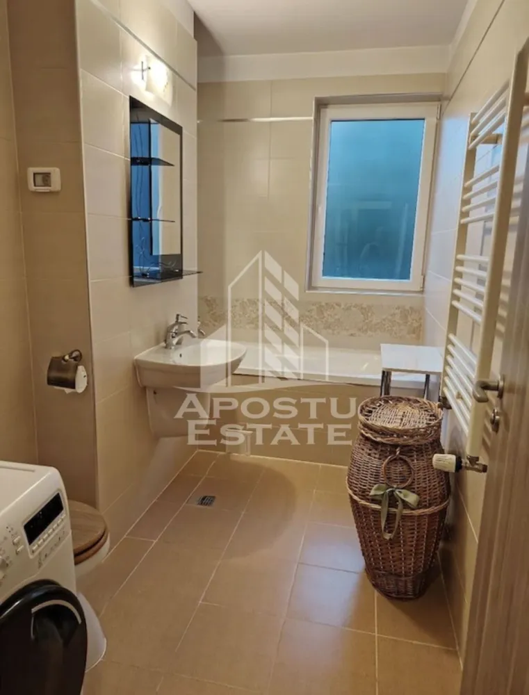 Apartament 2 camere de inchiriat ,Zona Torontalului , Iris , Timisoara - Agentia imobiliara APOSTU ESTATE va propune spre inchiriere un apartament cu 2 camere, spatios si luminos, situat in zona Torontalului ,o zona linistita si bine pozitionata din Timisoara, potrivit pentru cupluri,familii, sau studenti care isi doresc o locuinta unde sa se simta confortabil si cu acces facil catre scoli, statii de autobuz, supermarketuri , magazine de zona, parcuri.

Suprafata utila: 50 mp
Compartimentare eficienta:
-Hol de acces generos
-Bucatarie complet mobilata si utilata, cu loc de luat masa
-Living luminos si spatios
-Dormitor mobilat si utilat
-Baie prevazuta cu cada

Confort si facilitati:
-Incalzirea apartamentului: centrala proprie 
-Apartamentul este complet mobilat si utilat
-2 locuri de parcare incluse in pret 

Localizare:
-Timis,Timisoara, zona Torontalului – acces facil spre magazine, supermarketul Lidl, scoli, parcuri si mijloace de transport in comun.

Ideal pentru:
-Familii
-Cupluri
-Studenti

Pret chirie lunara: 500 euro 
Programeaza o vizionare pentru a-ti putea imagina viitorul aici!
ID intern: CP3178267