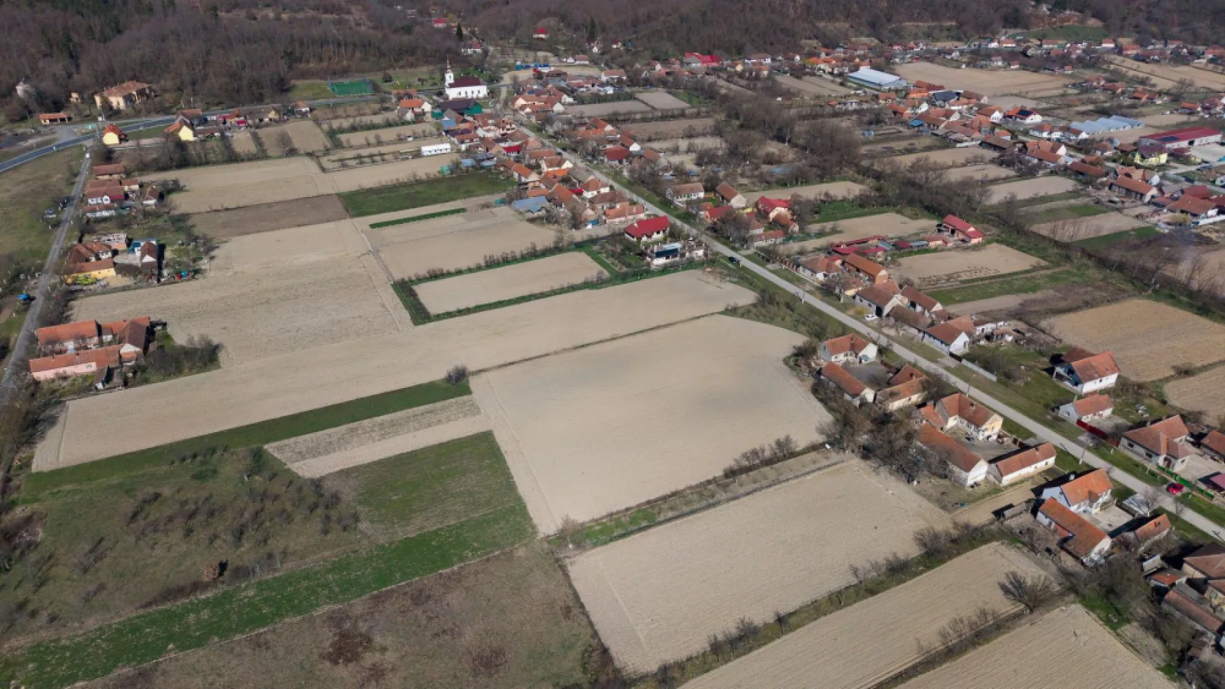 Loc de casă în Odvoș - Conop 3000mp