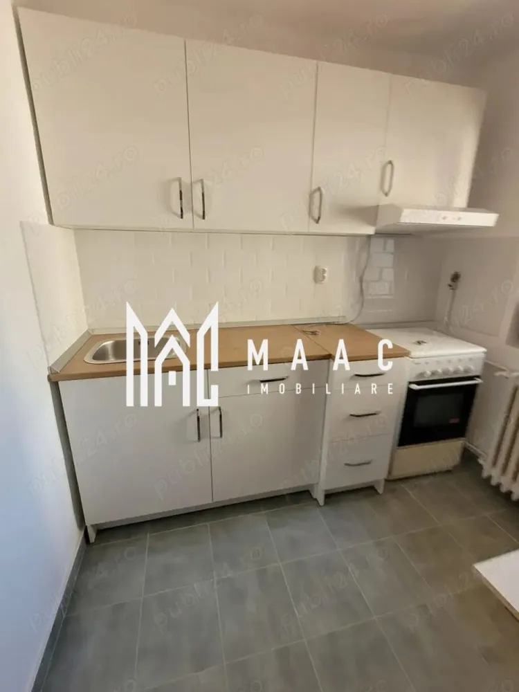 Garsoniera | Zona Centrala | Parc Zavoi | Renovata - MAAC Imobiliare vă propune spre vânzare o garsonieră modernă, complet renovată, situată în imediata apropiere a Parcului Zăvoi din Râmnicu Vâlcea.

Dacă ești în căutarea unei locuințe cochete, gata de mutat, ideală atât pentru locuit, cât și ca investiție excelentă pentru închiriere, această proprietate reprezintă opțiunea perfectă.

Detalii și specificații tehnice:
• Suprafață utilă: 32 mp
• Suprafață totală: 36 mp
• Etaj: 4 din 4 (beneficiază de pod/acoperiș, oferind izolație termică suplimentară și protecție)
• Configurație baie: Dotată cu fereastră pentru aerisire naturală
Stare interioară și dotări:
• Renovată integral în anul 2024: Instalații schimbate, finisaje moderne și materiale de calitate superioară.
• Mobilată și utilată complet: Se vinde exact cum se prezintă în fotografii, fiind pregătită pentru noii proprietari (mobilier modern, electrocasnice funcționale).
Avantajele blocului și locației:
• Eficiență energetică: Blocul este deja inclus în programul oficial de reabilitare termică totală, ceea ce va reduce costurile de întreținere și va spori confortul.
• Locație de top: Situată în zona Parcului Zăvoi, o zonă verde, liniștită și extrem de căutată, oferind acces rapid către centrul orașului, puncte comerciale, farmacii și zone de recreere.
 Pentru mai multe detalii contactati echipa MAAC Imobiliare, specificand CP 3181105