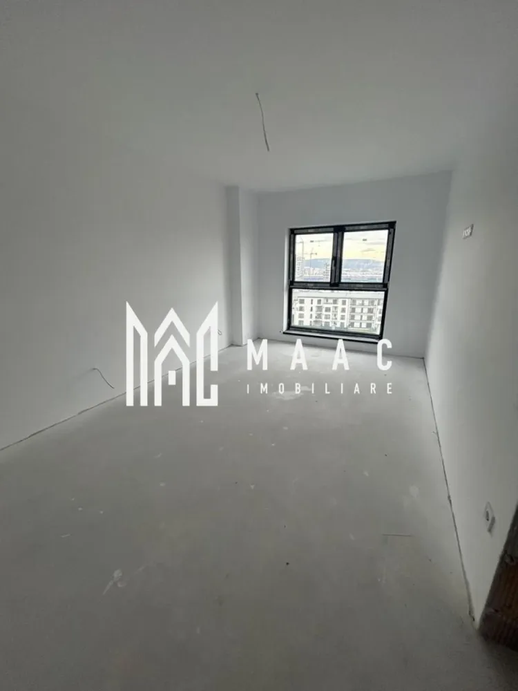 Apartament 2 camere | Etaj 3 | Doamna Stanca - MAAC Imobiliare vă propune spre vânzare un apartament modern cu 2 camere, situat într-un bloc nou din zona Doamna Stanca, ideal atât pentru locuit, cât și pentru investiție. Proprietatea se află într-un imobil bine poziționat, oferind acces facil către principalele puncte de interes, zone comerciale și artere importante de circulație.

Apartamentul are o suprafață de 55,1 mp și este compartimentat eficient pentru a maximiza confortul și funcționalitatea spațiului. Locuința cuprinde living luminos cu bucătărie, dormitor, baie, hol și balcon prevăzut cu spațiu de depozitare, element practic pentru organizare suplimentară.

Imobilul este amplasat la etajul 3, asigurând un echilibru optim între accesibilitate și intimitate. Locul de parcare este inclus în preț, un avantaj esențial pentru confortul zilnic și pentru creșterea valorii investiției.

Apartamentul se poate preda la stadiul „LA CHEIE”, oferind posibilitatea mutării imediate, la prețul de 93.800 € + TVA.

Caracteristici principale:
-Suprafață utilă: 55,1 mp
-2 camere
-Living cu bucătărie
-Dormitor
-Baie
-Hol
-Balcon cu spațiu de depozitare
-Etaj 3
-Loc de parcare inclus
-Predare la stadiul „LA CHEIE”

Pentru mai multe informații și programarea unei vizionări, vă rugăm să specificați ID CP2903613 la telefon.