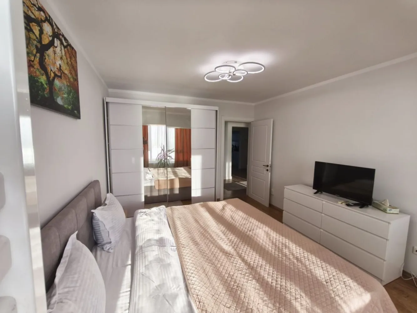 De inchiriat apartament spatios, 3 camere, pe Faleza, 900 euro