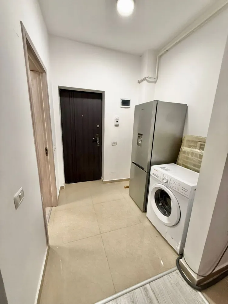 Gars. mobilata Militari Residence - demisol inalt mutare imediata - TVA INCLUS !! Vă prezentăm o garsonieră deosebită, situată în cartierul Militari Residence, într-un bloc modern cu regim de înălțime P+7, poziționat strategic pentru a vă oferi confort și accesibilitate. Detalii proprietate: - Tip: Garsonieră - Etaj: Demisol înalt - Finalizata - mutare imediata !! - Locație: Militari Residence Avantaje: - Bloc nou, construit cu materiale de calitate, garantând un standard ridicat de confort. - Poziție excelentă, în imediata apropiere a mijloacelor de transport în comun, pentru o deplasare facilă către orice zonă a orașului. - Acces rapid la instituții educaționale (școli publice), centre comerciale, supermarketuri și mall-uri. - Zonă liniștită, ideală pentru locuit sau investiție. Acum este momentul să achiziționați locuința visurilor dumneavoastră! Contactați-ne pentru mai multe detalii și programarea unei vizionări.