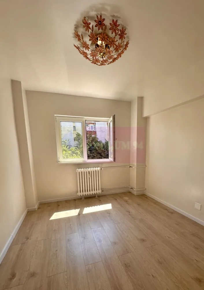 Apartament 4 camere Stefan Cel Mare-Badea Cartan - Compania imobiliara apulum94 va propune spre inchiriere un apartament de 4 camere confort 1 ,semidecomandat, etajul 4/10 situat in zona Stefan Cel Mare-Spitalul Colentina .Apartamentul este nemobilat, proaspat zugravit, usile de interior schimbate si Bucataria mobilata.Poate fi inchiriat pentru locuit dar si ca sediu de firma, propritarul se ocupa de obtinerea acordului de la vecini.
 Conditii la inchiriere: 1 chirie +! 1garantie si contract ANAF .
 Pentru mai multe detalii sau o eventuala vizionare a apartamentului va rog sa ma sunati la numarul deb telefon 0733683454- Dorin Dinu/ Apulum94
