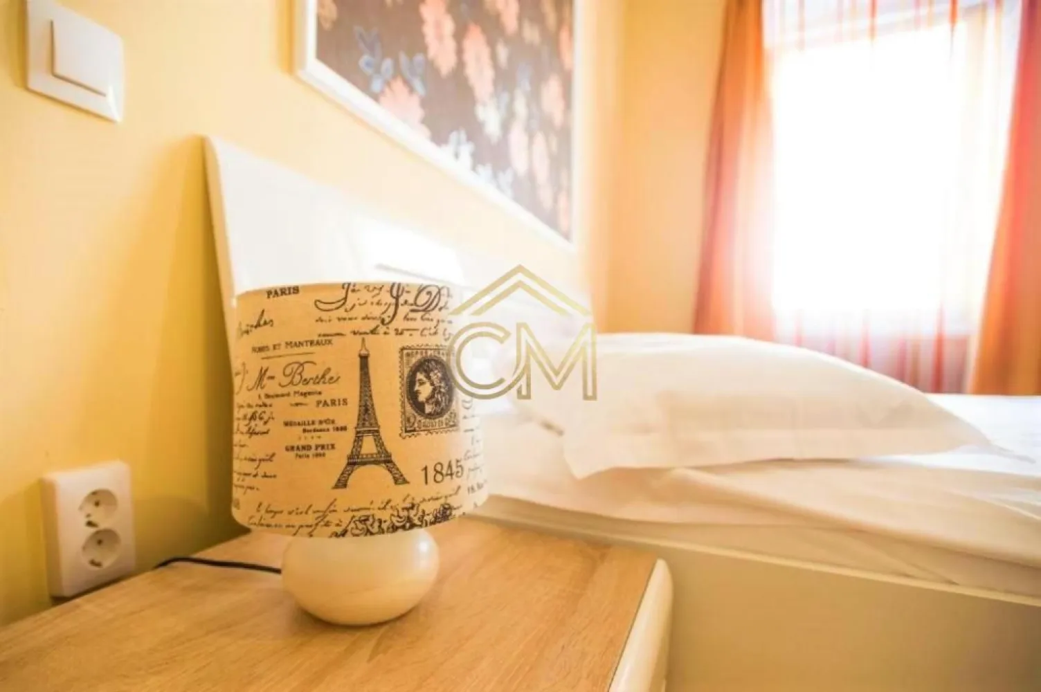 Apartament 4 Camere-138MPU- Ultracentral-Etaj 1 - 💼 Oportunitate de Investiție High-Yield: Business la cheie în Zona Ultracentrală – Parcul Astra
Vă prezentăm o proprietate rară și extrem de profitabilă, situată în inima orașului, cu o vedere deosebită spre Parcul Astra. Este vorba despre un complex format din 4 garsoniere complet independente, finisate, utilate și pregătite din toate punctele de vedere pentru regim hotelier (Airbnb / Booking) sau închiriere pe termen lung.

📐 Structură și Compartimentare (138 mp Utili)
Fiecare unitate locativă a fost gândită inteligent pentru a maximiza spațiul și confortul oaspeților, având baie și bucătărie proprie:

2 Garsoniere Decomandate: Confort sporit, cu delimitare clară a spațiilor.

2 Garsoniere Tip Studio: Moderne, cochete și foarte solicitate de către turiști.

📦 Anexe și Spații de Depozitare Incluse
Un mare avantaj logistic pentru administrarea regimului hotelier (depozitare lenjerii, produse de curățenie etc.) îl reprezintă anexele generoase din proprietate:

Pivniță 1: 22 mp

Pivniță 2: 11 mp

3 Spații de depozitare (magazii): 7 mp în total

📈 De ce reprezintă această proprietate investiția perfectă?
Business la cheie: Unitățile sunt pregătite pentru introducerea imediată în circuitul turistic. Nu necesită timp pierdut cu renovări sau reamenajări.

Locație de top: Poziționarea ultracentrală, lângă Parcul Astra, garantează un grad de ocupare ridicat pe tot parcursul anului.

Optimizarea costurilor: Fiind grupate pe același etaj, administrarea, curățenia și mentenanța celor 4 unități se fac mult mai rapid și mai ieftin.

📞 Detalii și Vizionări: 0732258587

✉️ Pentru informații suplimentare, randament estimat sau programarea unei vizionări, vă stăm la dispoziție prin mesaj privat sau telefonic.