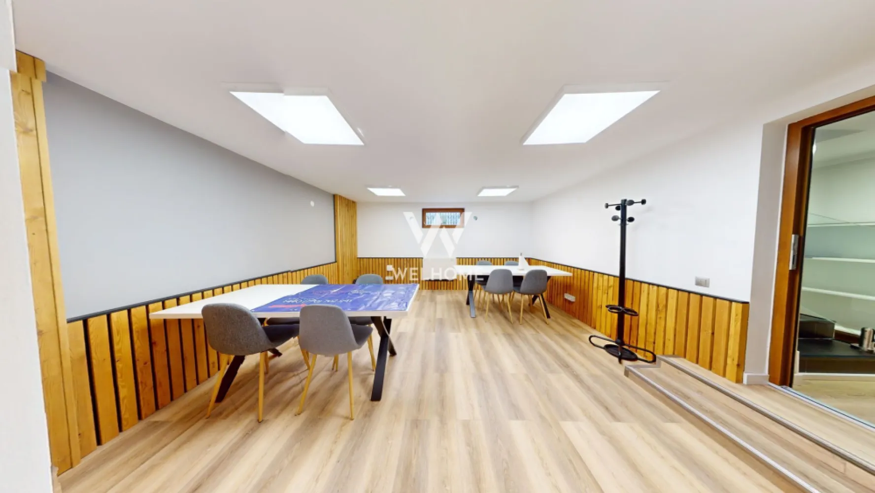 Spatiu birouri Centru, langa pacrul Sub Arini, Sibiu - Spatiu de birouri de vanzare - Zona Bulevardul Victoriei(vis a vis de Parcul Subarini).

Spatiul de vanzare este complet renovat(2023), este modern amenajat si dispune de finisaje de calitate.
Spatiul de birouri are 8 camere, 5 bai si o bucatarie si o zona mare de luat masa. Suprafata totala construita este de 350 mp, iar suprafata utila este 280 mp(***vezi schita). Cladirea beneficiaza de teren 180 mp, iar curtea libera are 80 mp.

Detaliii spatiu:
- Destinație schimbată - funcționează ca spațiu de birouri
- complet renovat și amenajat
- exteriorul a fost refăcut complet (spațiul a fost izolat, iar fatada a fost facuta în toamna anului 2023)
- zona de relaxare amenajata, pavata, decorata cu plante ornamentale
- locatie centrala, vis a vis de parcul Sub Arini
- jaluzele tip rulou la fiecare fereastra
- suprafata utila mare, practic compartimentata
- baie pe fiecare nivel al cladirii(la parter sunt 2 băi)
- sistem de aer conditionat in fiecare incapere
- complet mobilat (au fost create numeroase spatii de depozitare, dulapuri, etajere)
- bucatarie complet mobilata si utilata

Compartimentare:
Demisol: 2 camere, bucatarie, spatiu centrala si 1 toaleta
Parter: 2 camere, hol larg pentru receptie si 2 toalete
Etaj: 3 camere, hol, 1 toaleta si o arhiva complet amenajata
Mansarda: 1 camera mare, spatiu de depozitare si 1 baie.

Spațiul este pretabil pentru orice tip de business, întrucât are suprafață utilă mare și este compartimentat practic. Cladirea este amenajata modern si NU necesita investitii. Exteriorul a fost izolat complet si zugravit.

Aflat în inima Sibiului, acest spațiu de birouri este perfect poziționat pentru a satisface nevoile unei afaceri în plină dezvoltare. Cu acces ușor la principalele artere de transport, la restaurante, și la alte facilități urbane, acesta ofera un mediu de lucru confortabil.

Data de predare: Spatiul de birouri va fi predat in 2 saptamani de la semnarea contractului de vanzare.

Pret: 726 000euro. Daca proprietatea va fi achitionata de o persoana juridica TVA-ul de 21% se poate deduce.
Detalii si vizionari: 0745 99 55 37