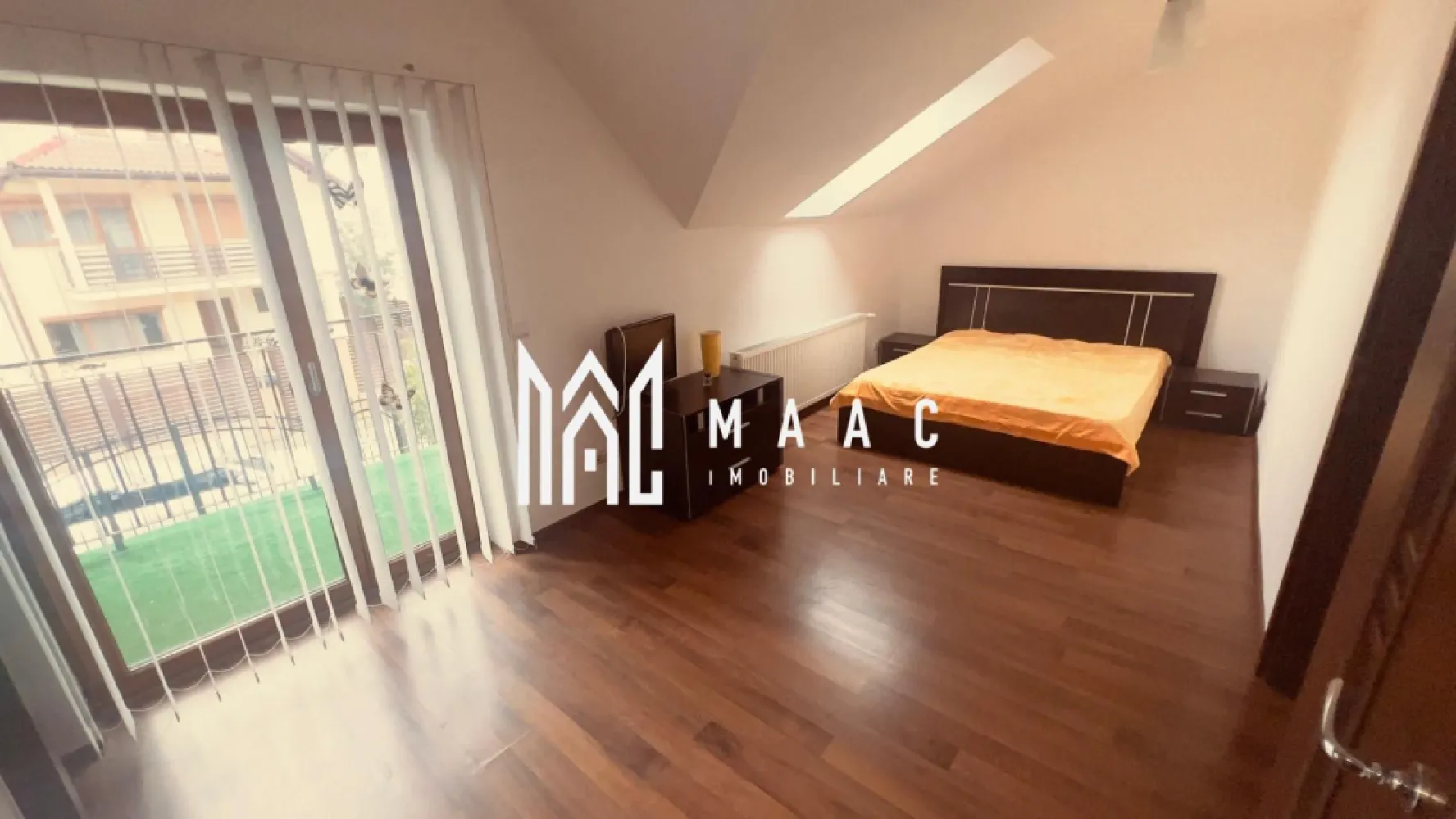 Casă 4 camere | Șelimbăr, Strada Zorilor | 125 mp utili, curte 100 mp - Casă individuală cu 4 camere, situată în Șelimbăr, pe Strada Zorilor, cu 110 mp utili, 3 dormitoare și curte proprie de 150 mp. Proprietatea este finisată și se adresează celor care caută o locuință la cheie, cu spațiu interior bine organizat și exterior privat.

Detalii proprietate:
• Suprafață utilă: 110 mp
• Suprafață teren/curte: 150 mp
• Compartimentare: 4 camere, 3 dormitoare, 2 băi, 1 bucătărie
• Zonă de zi cu living și bucătărie open-space
• 2 balcoane și 1 terasă
• 2 locuri de parcare
• Construcție din cărămidă, acoperiș din țiglă
• An construcție: 2012
• Stadiu: finisată, la cheie, pregătită pentru mutare imediată

Localizare:
Proprietatea este amplasată în Șelimbăr, pe Strada Zorilor.

Cod anunț CP3169875. Contactați-ne pentru detalii suplimentare și pentru programarea unei vizionări.