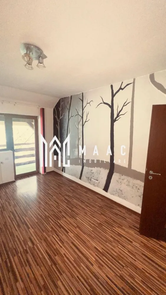 Casă 4 camere | Șelimbăr, Strada Zorilor | 125 mp utili, curte 100 mp - Casă individuală cu 4 camere, situată în Șelimbăr, pe Strada Zorilor, cu 110 mp utili, 3 dormitoare și curte proprie de 150 mp. Proprietatea este finisată și se adresează celor care caută o locuință la cheie, cu spațiu interior bine organizat și exterior privat.

Detalii proprietate:
• Suprafață utilă: 110 mp
• Suprafață teren/curte: 150 mp
• Compartimentare: 4 camere, 3 dormitoare, 2 băi, 1 bucătărie
• Zonă de zi cu living și bucătărie open-space
• 2 balcoane și 1 terasă
• 2 locuri de parcare
• Construcție din cărămidă, acoperiș din țiglă
• An construcție: 2012
• Stadiu: finisată, la cheie, pregătită pentru mutare imediată

Localizare:
Proprietatea este amplasată în Șelimbăr, pe Strada Zorilor.

Cod anunț CP3169875. Contactați-ne pentru detalii suplimentare și pentru programarea unei vizionări.